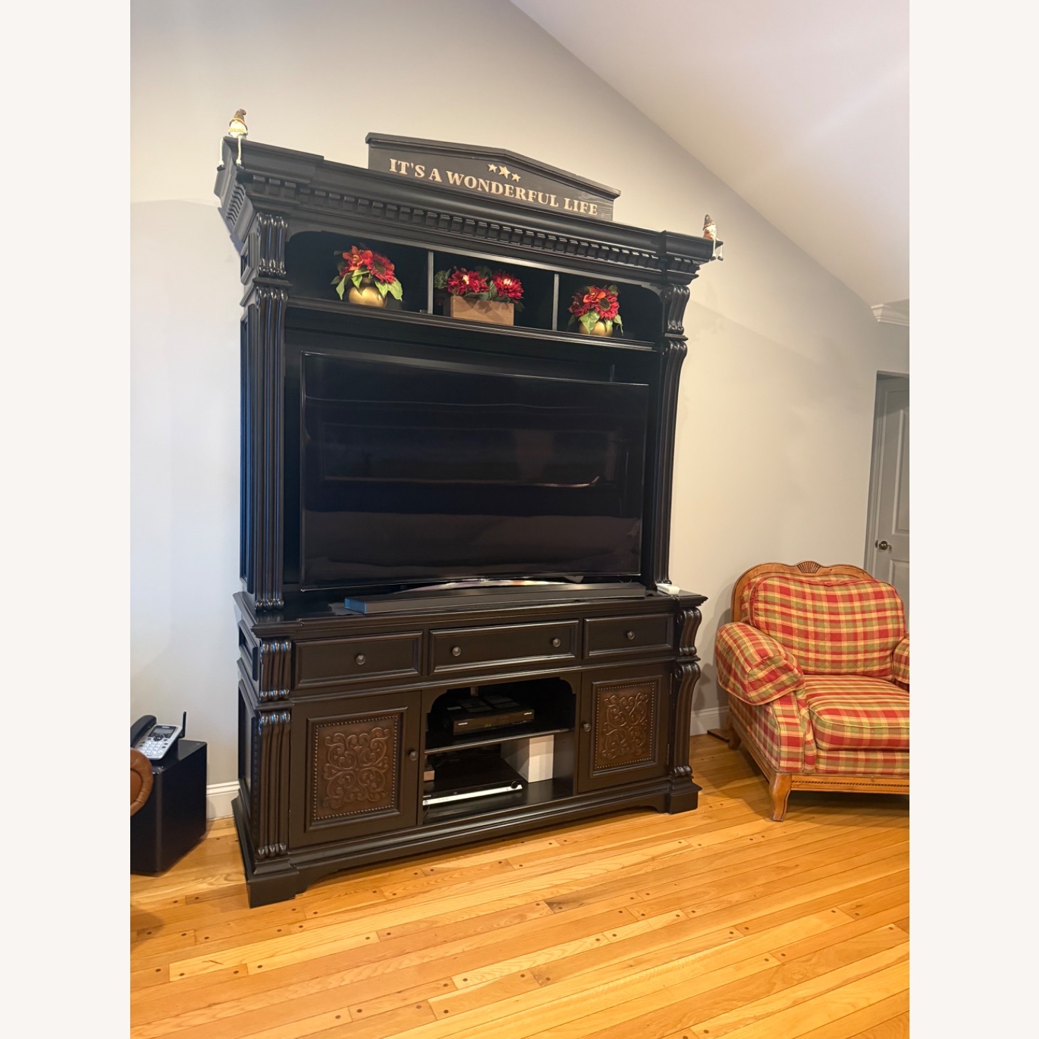 Raymour & Flanigan Media Console with Hutch - image-2