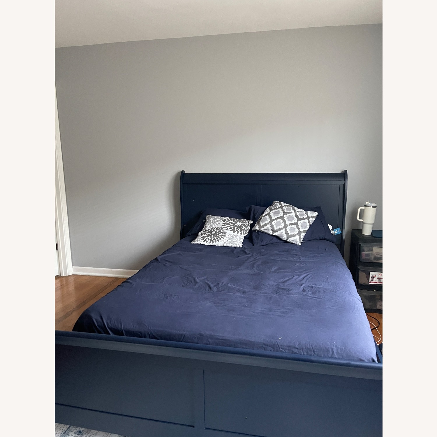 Harlem Furniture Inc Blue Wood Queen Bed - image-1