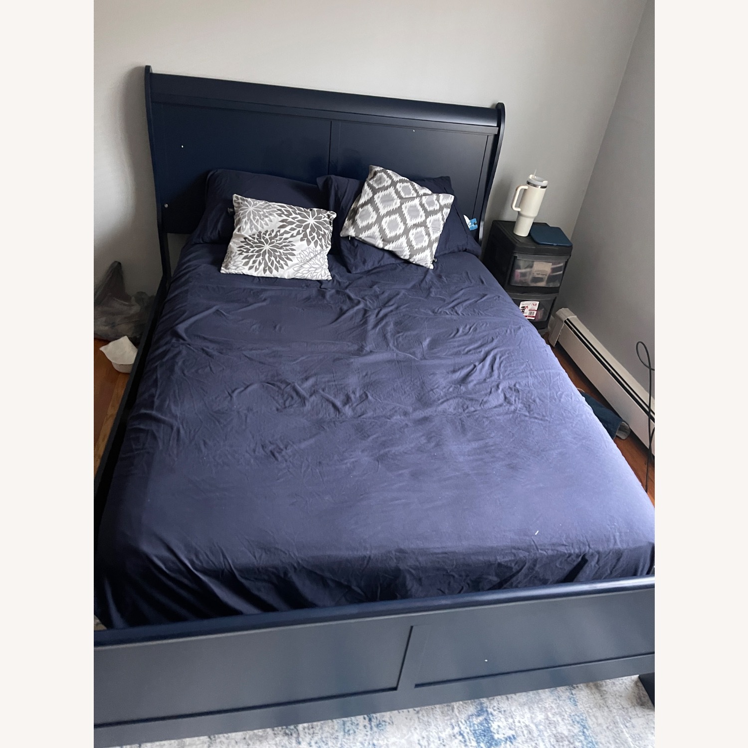Harlem Furniture Inc Blue Wood Queen Bed - image-3