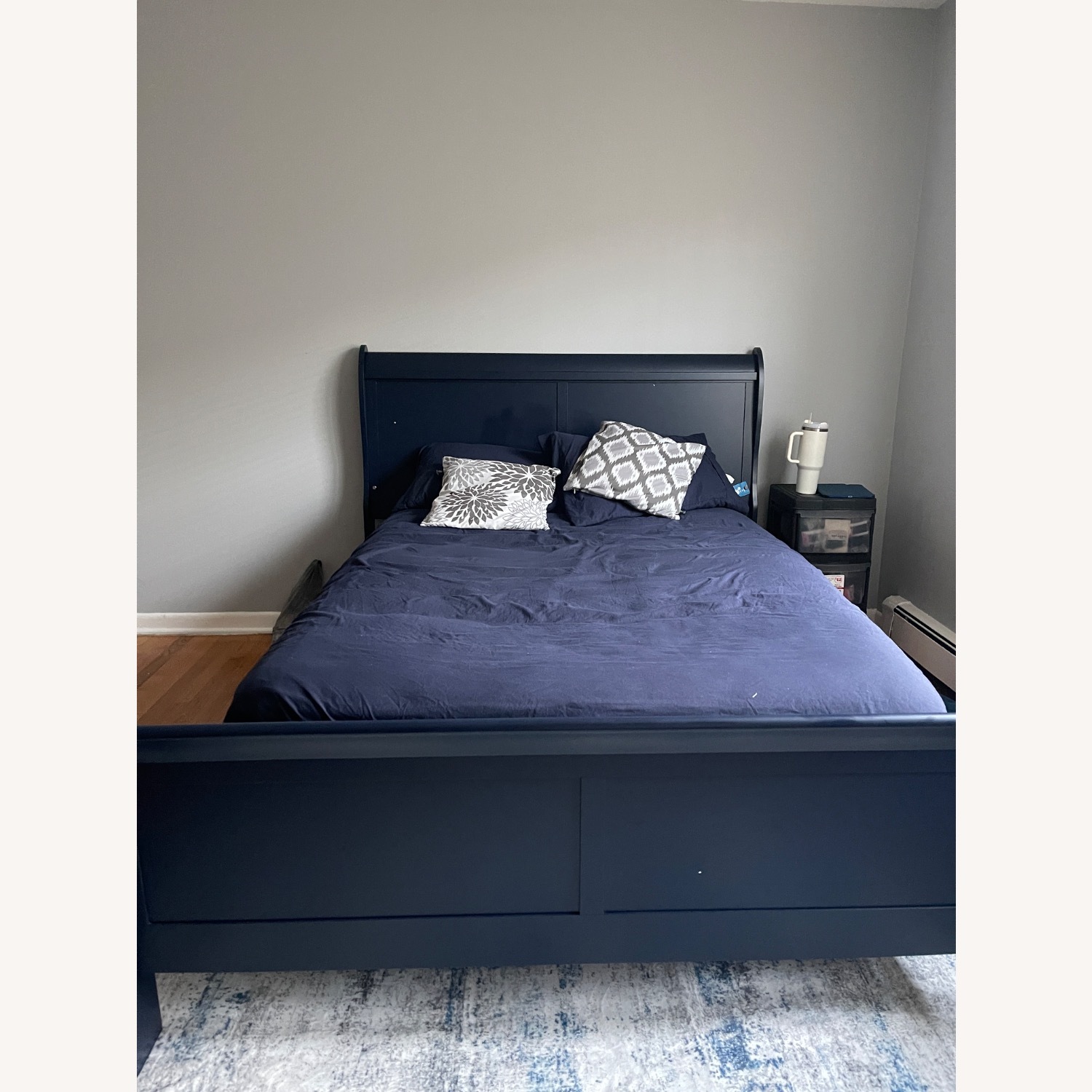 Harlem Furniture Inc Blue Wood Queen Bed - image-2