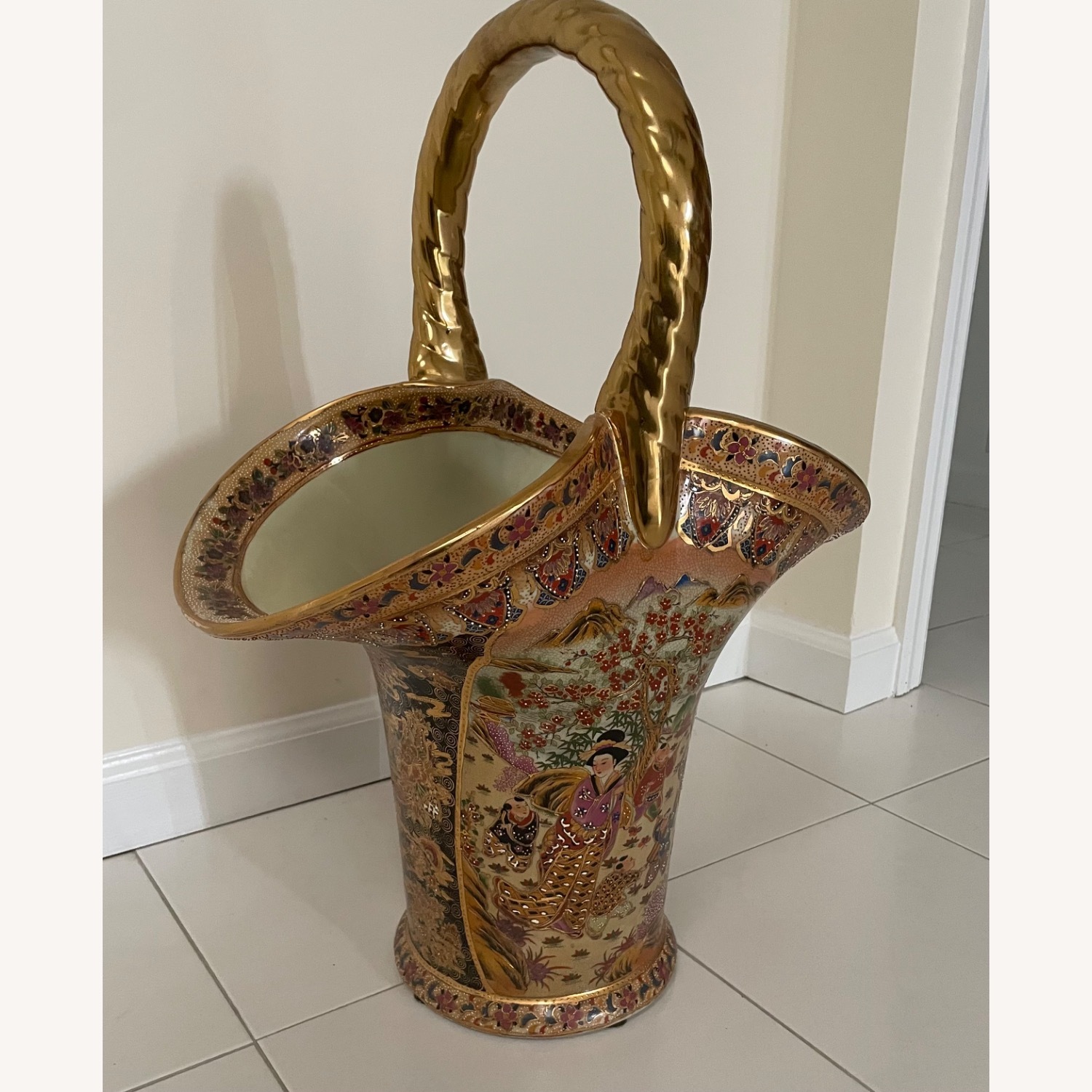 Asian Ceramic Décor - image-1