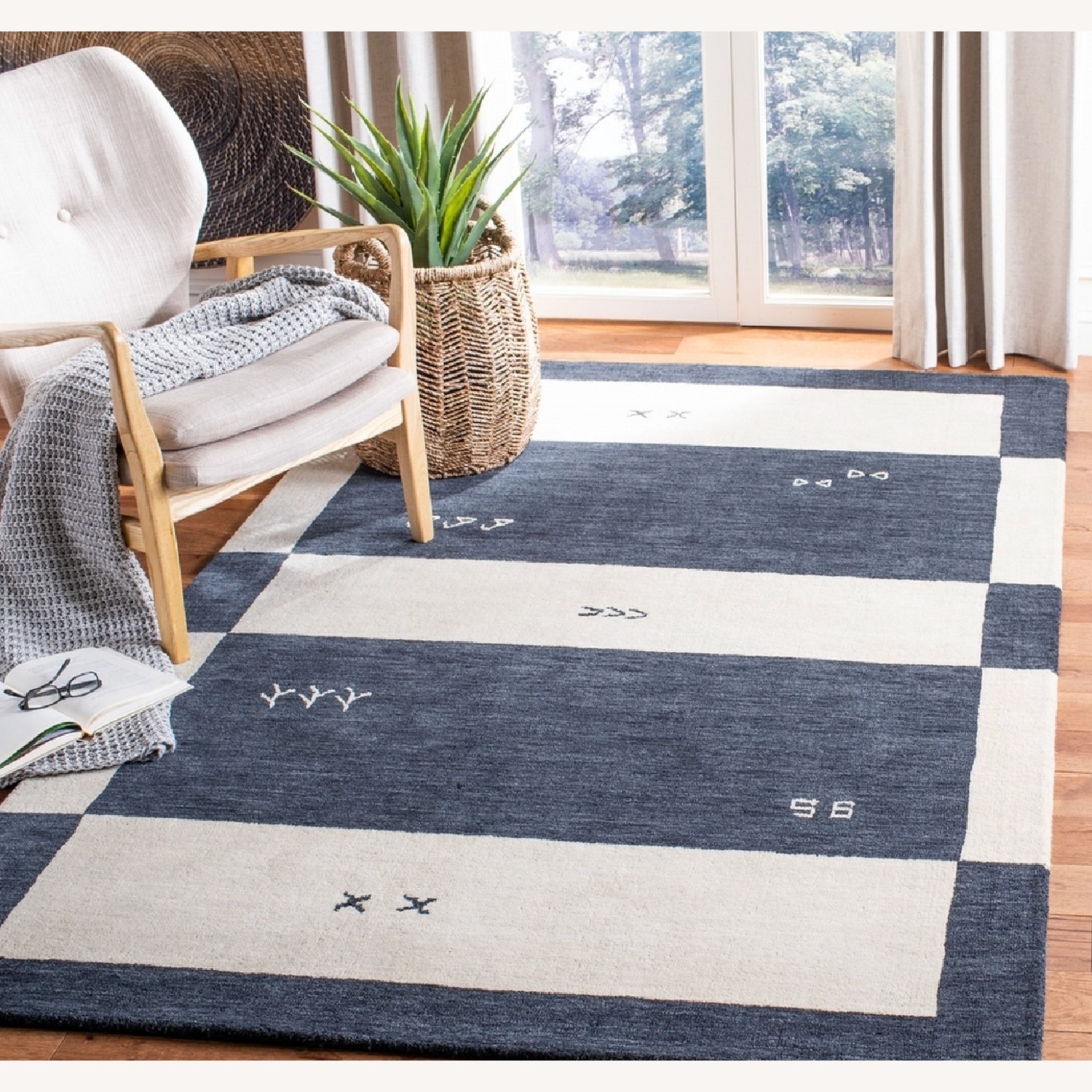 Safavieh Himalaya Black Wool Small Rug 5' x 8' - image-2