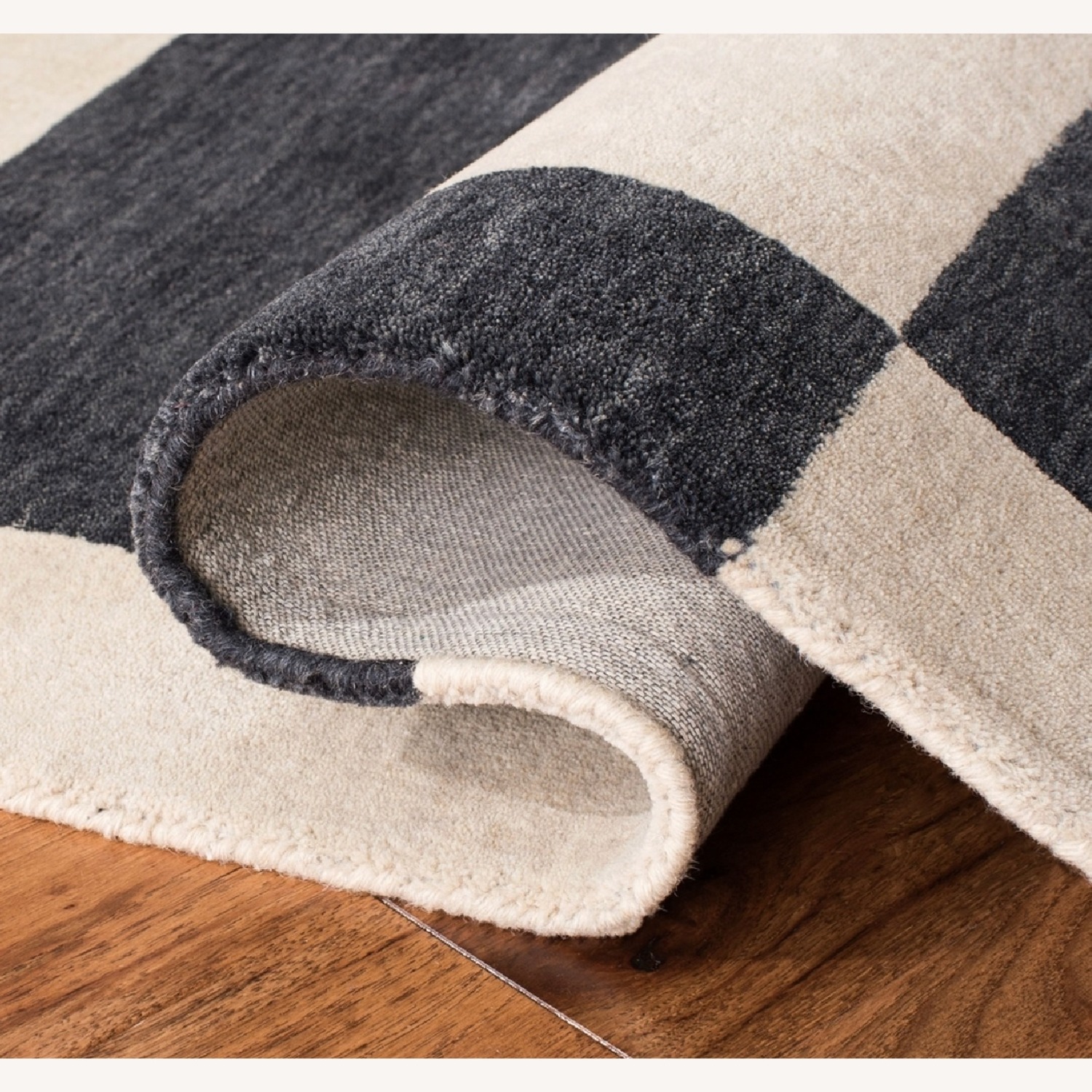 Safavieh Himalaya Black Wool Small Rug 5' x 8' - image-4