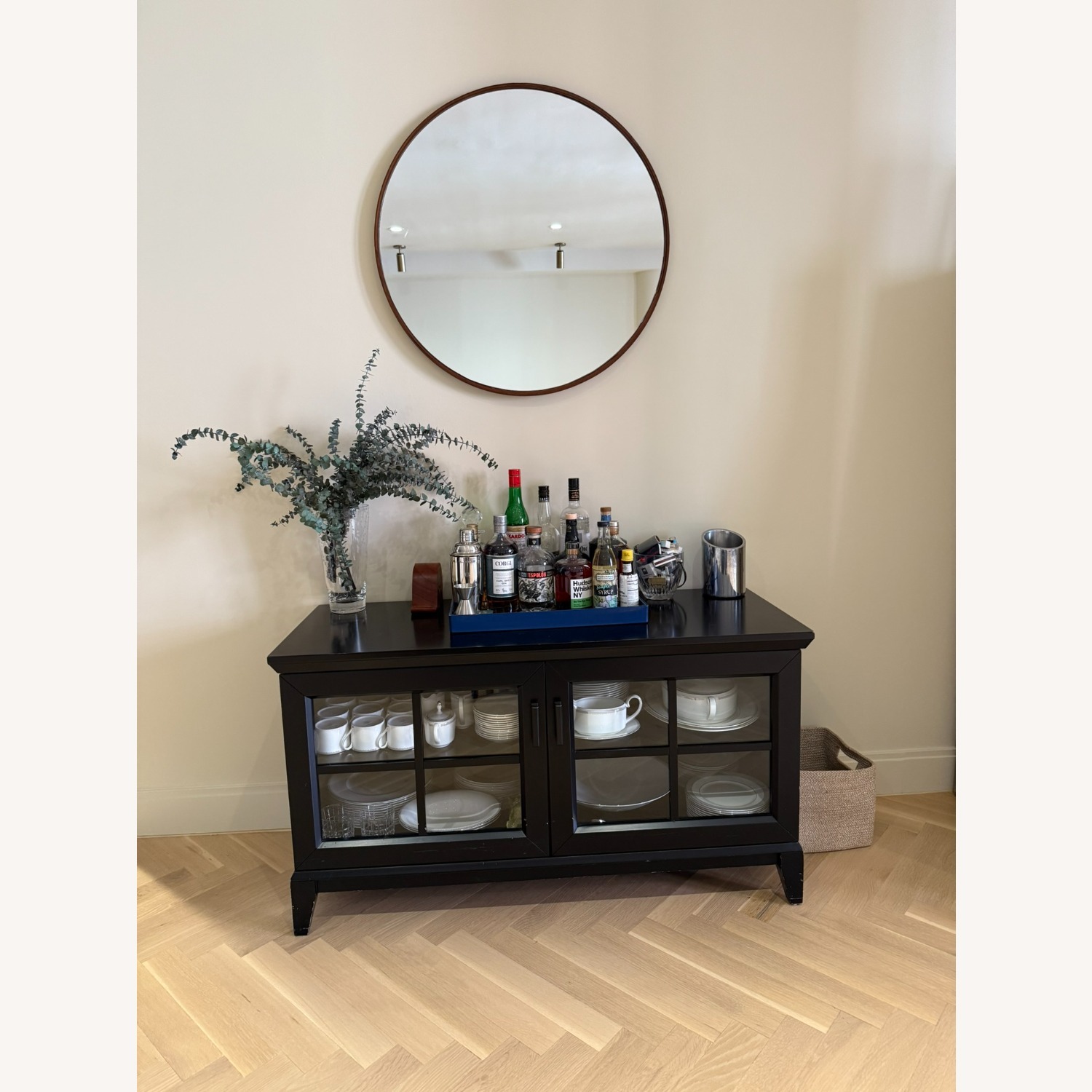 Contemporary Media / China Cabinet - image-9