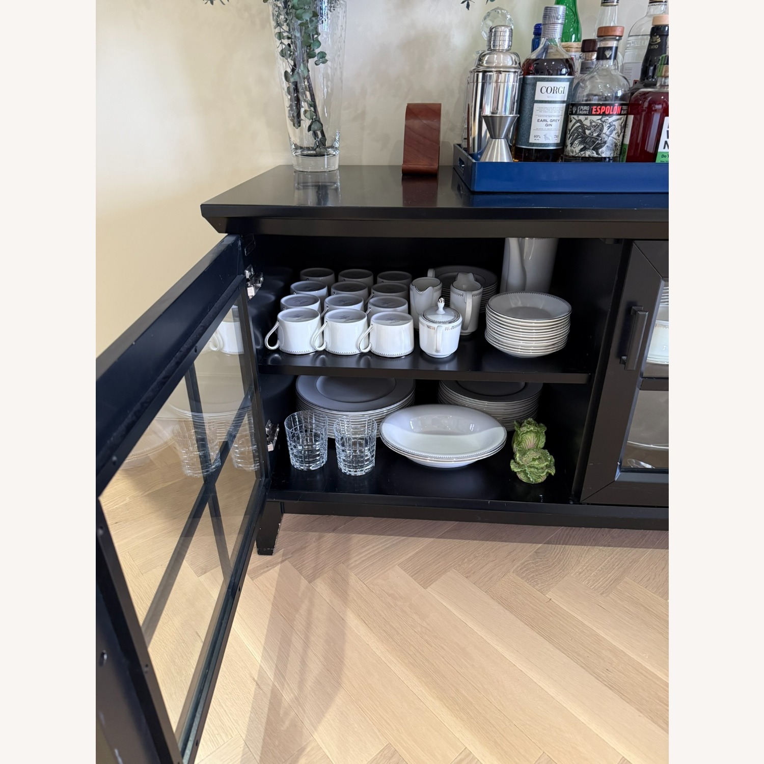 Contemporary Media / China Cabinet - image-6