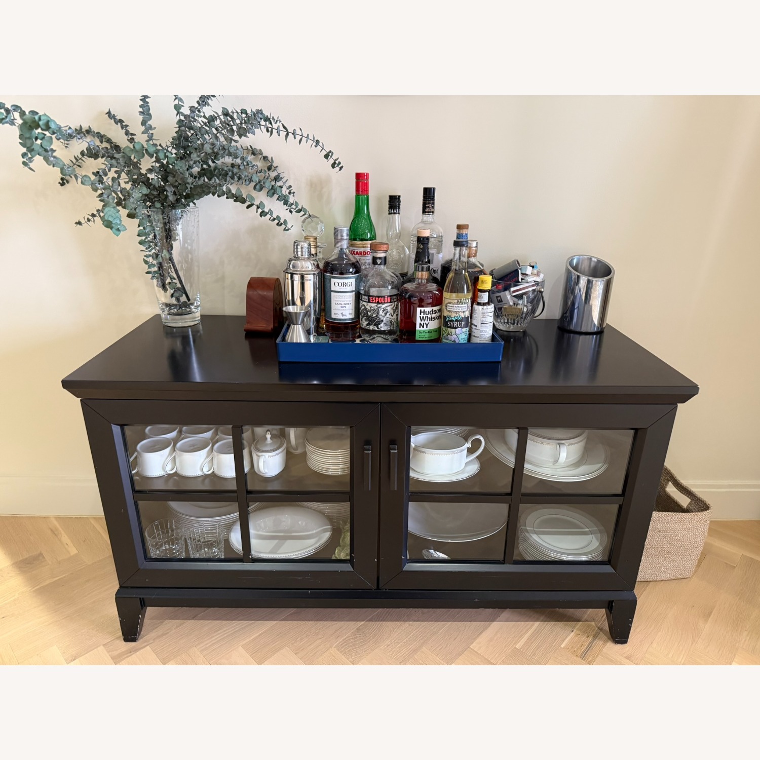 Contemporary Media / China Cabinet - image-1