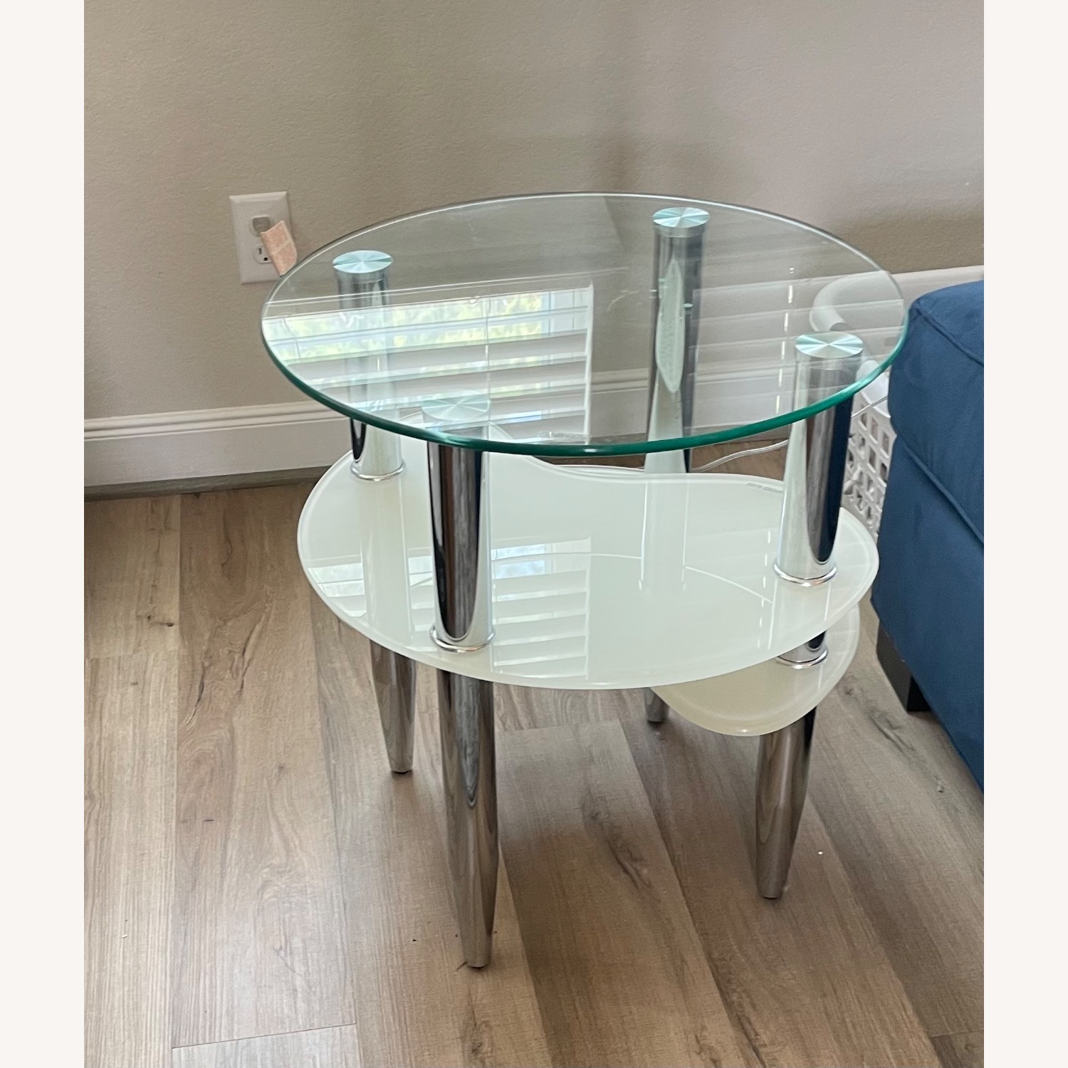 Rooms To Go Brunson Silver End Table - image-8