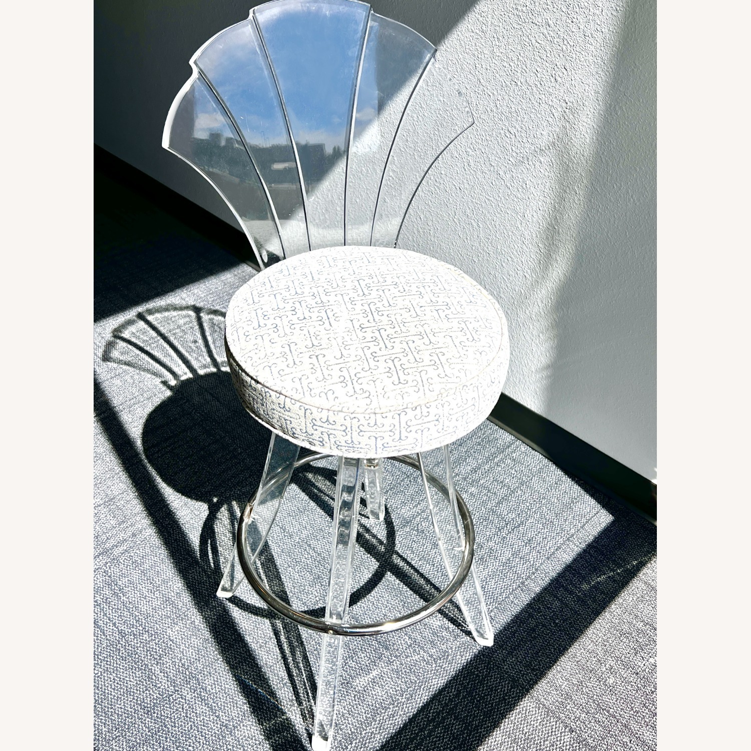 Hill Manufacturing Mid-Century Lucite Barstool - image-7