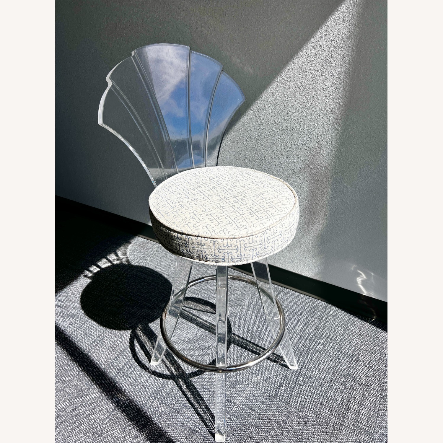 Hill Manufacturing Mid-Century Lucite Barstool - image-6