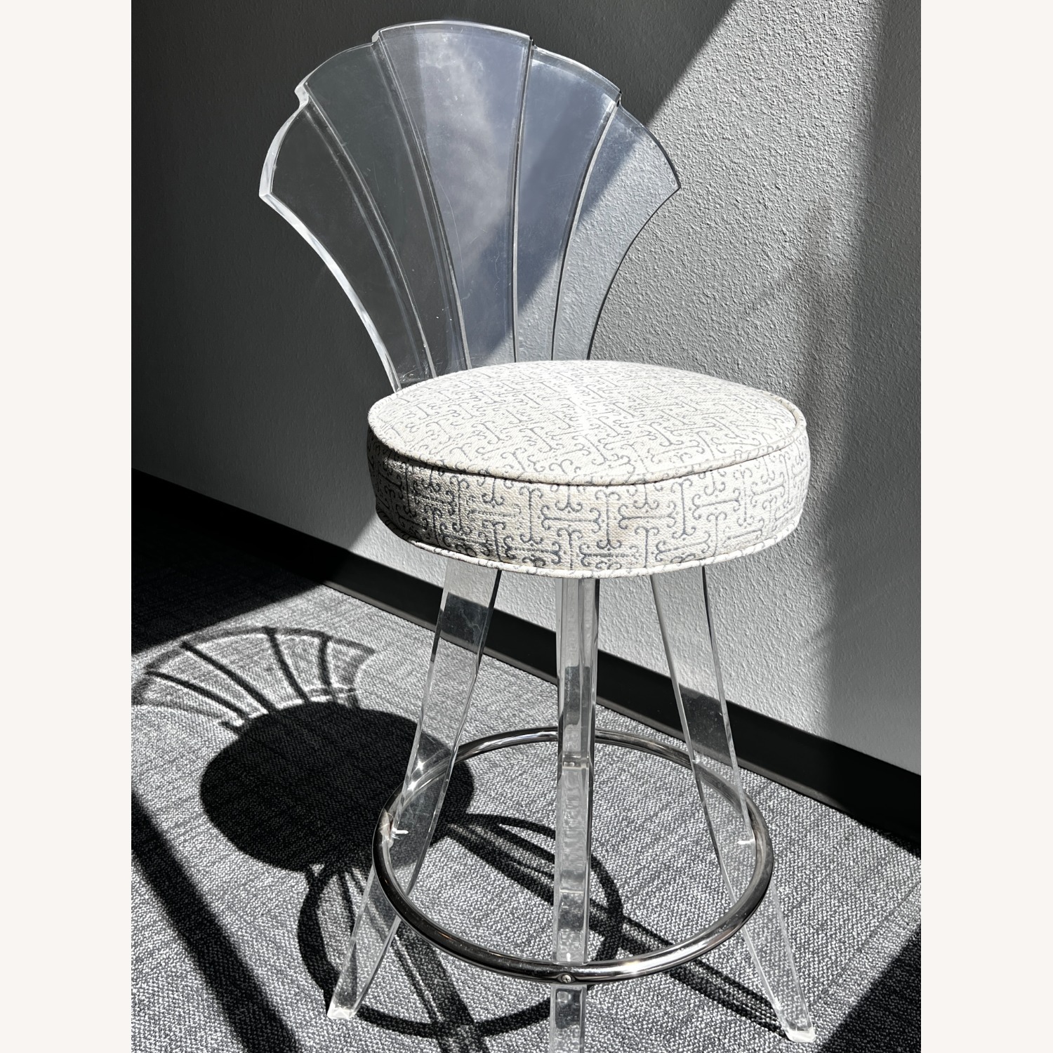 Hill Manufacturing Mid-Century Lucite Barstool - image-2