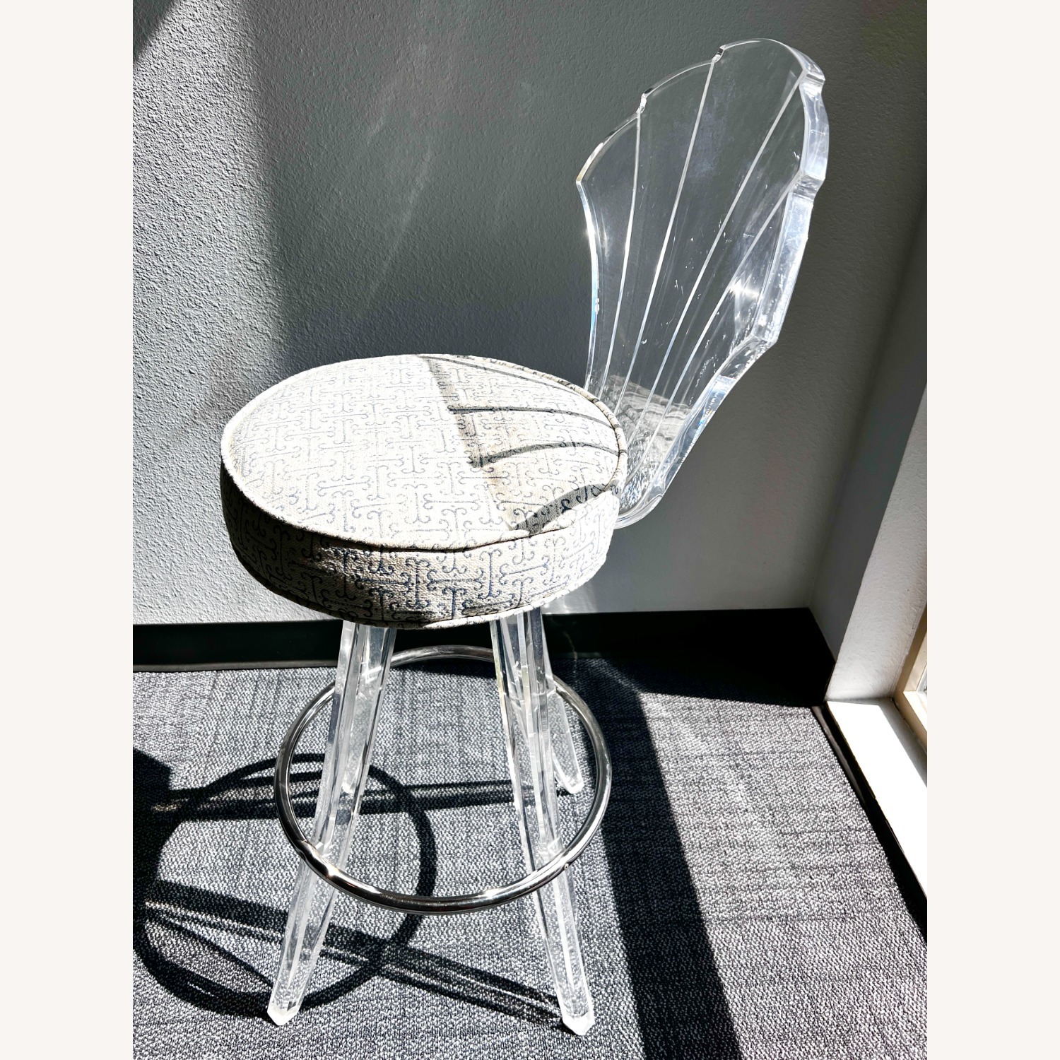 Hill Manufacturing Mid-Century Lucite Barstool - image-5