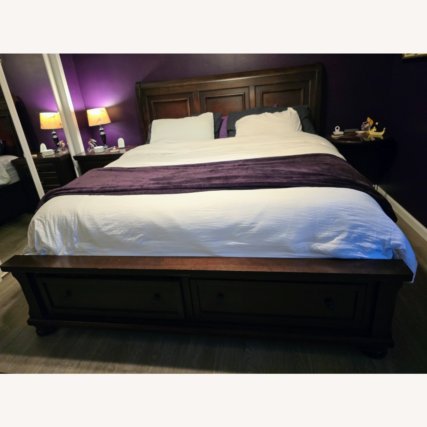 Vaughan Bassett Dark Brown Wood King Bed - image-3