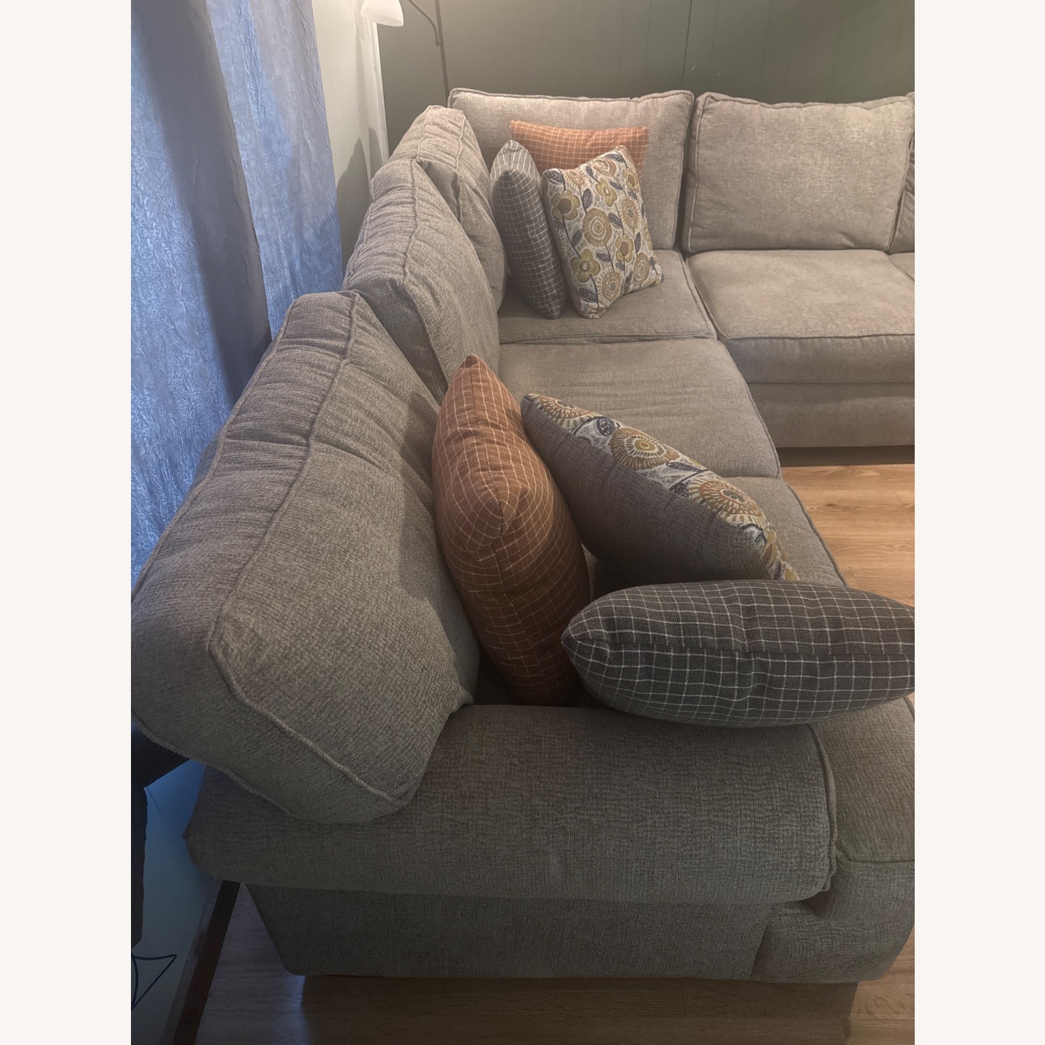 La-Z-Boy Sectional  - image-4