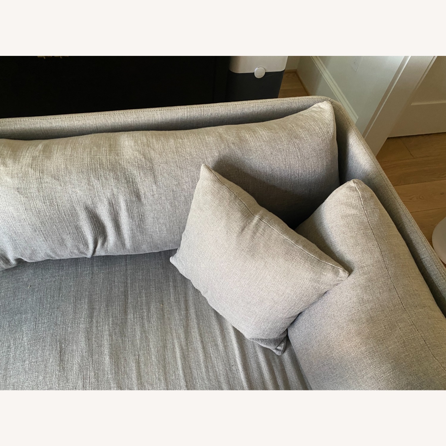 Vintage/Antique Finds Light Gray 3+ Seater Sofa - image-4