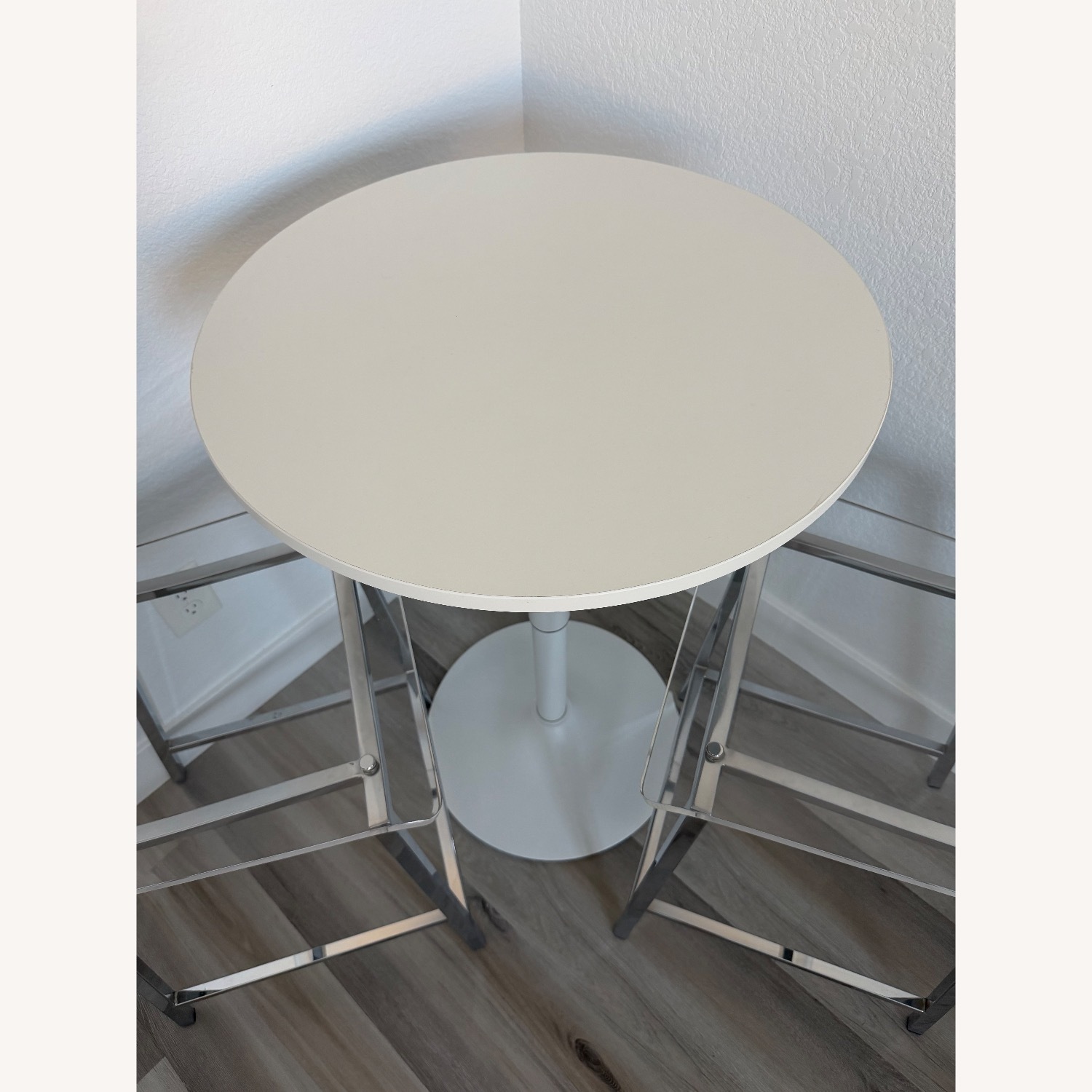 24'' Round Cocktail Bar Table with Metal Base - image-3