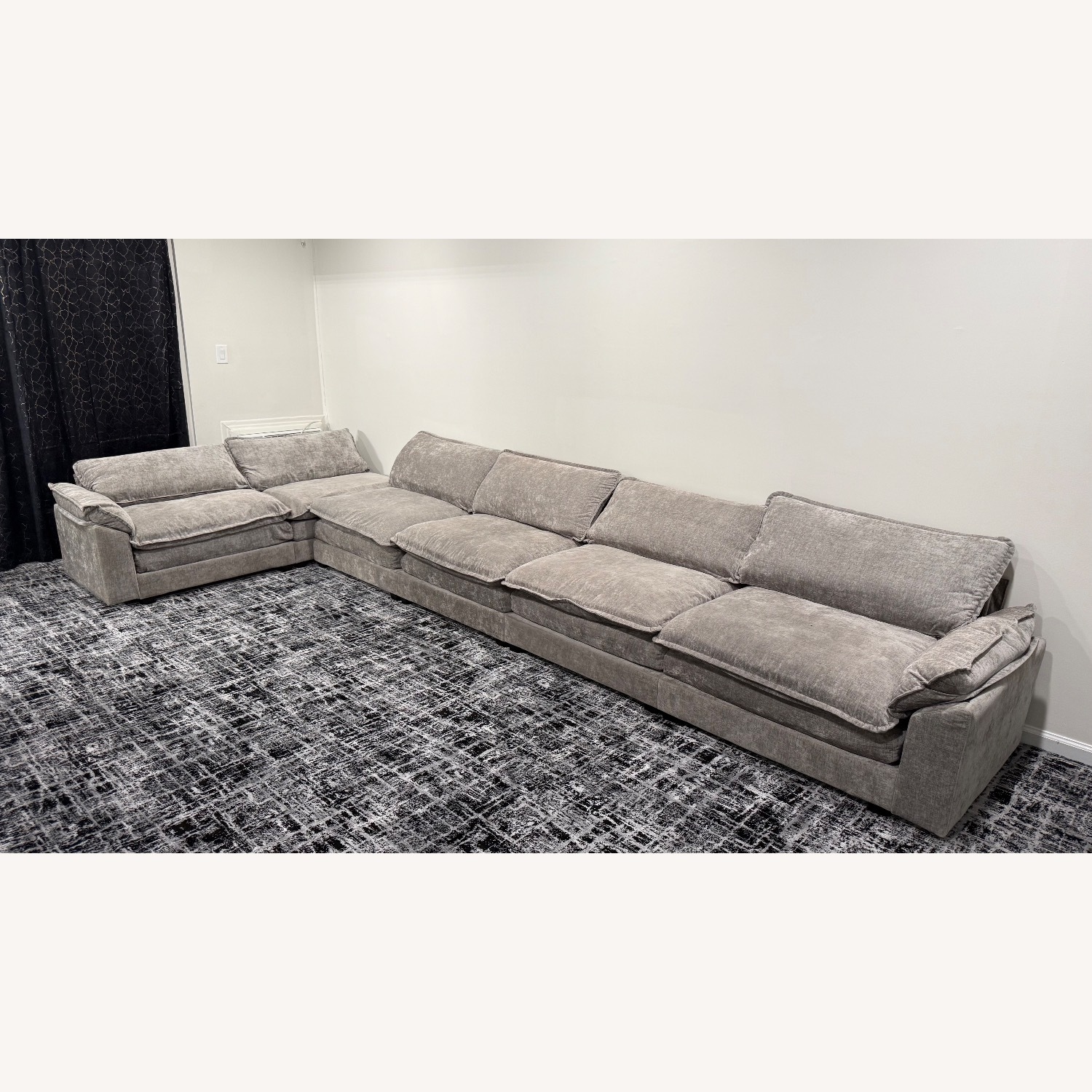 Light Gray 3+ Piece Sectional - image-1