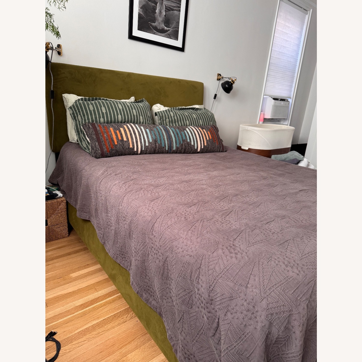  Square Back Green Velvet Queen Bed - image-5