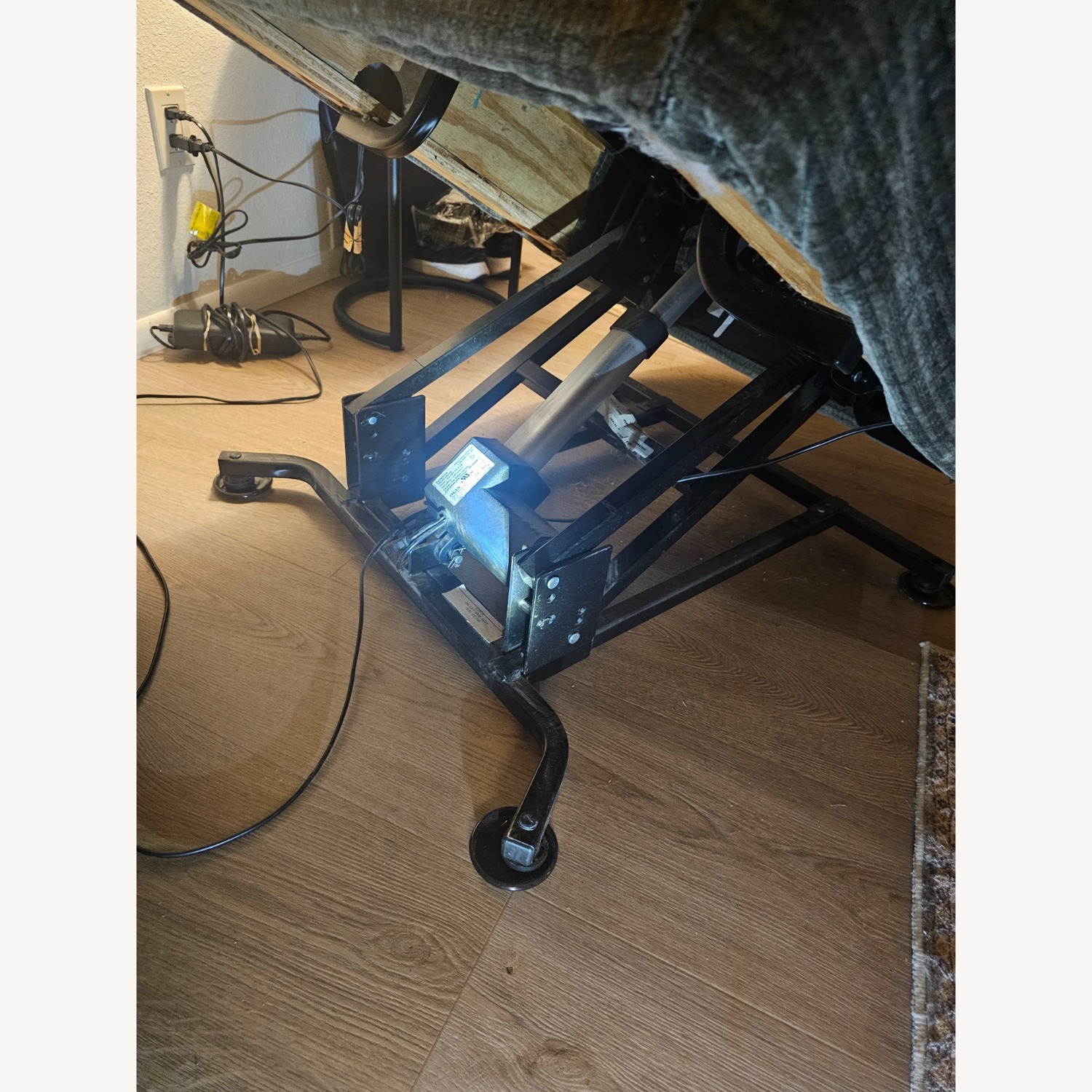 Catnapper Fabric Lift Recliner Olive Green - image-9