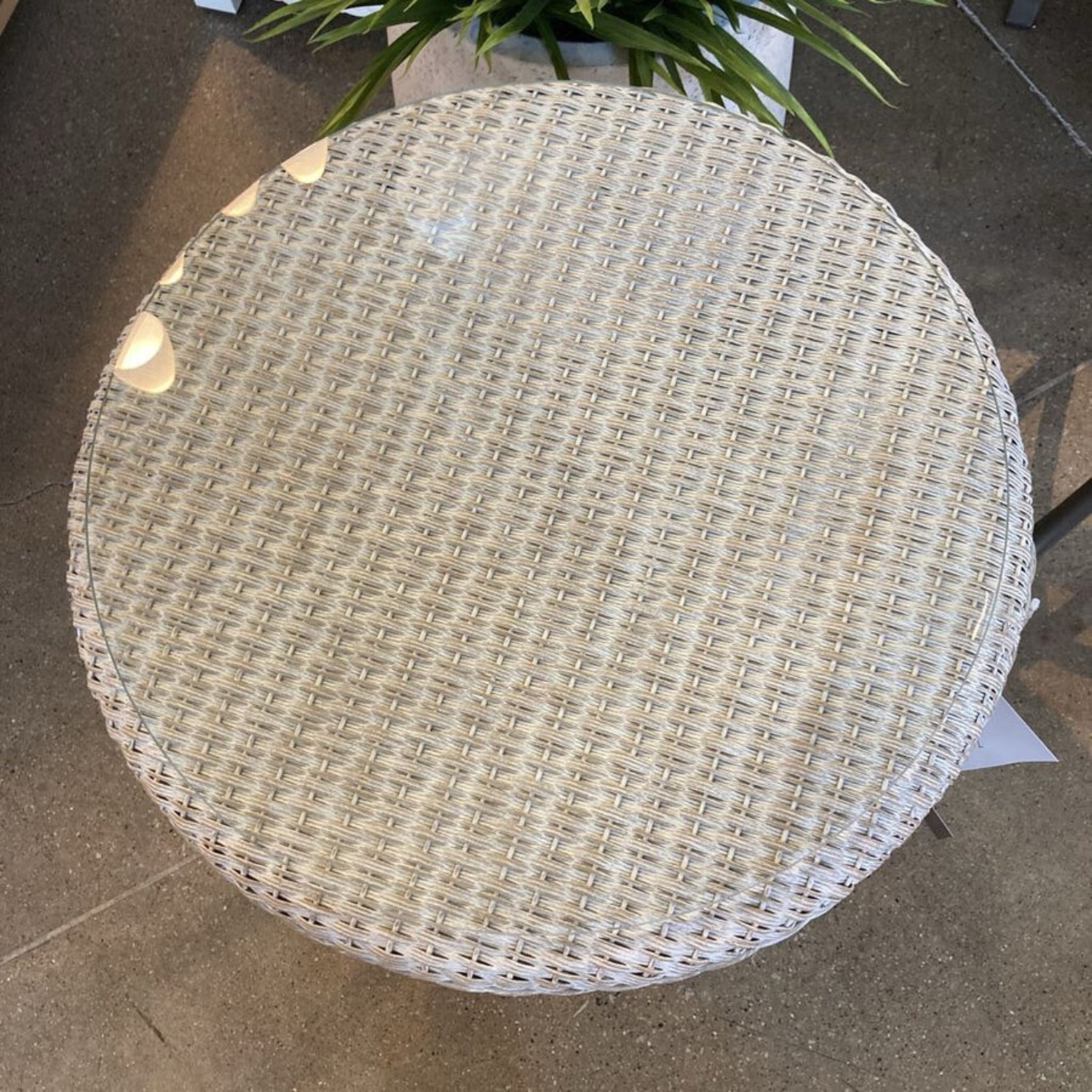 Lloyd Flanders Heirloom Round End Table - image-4