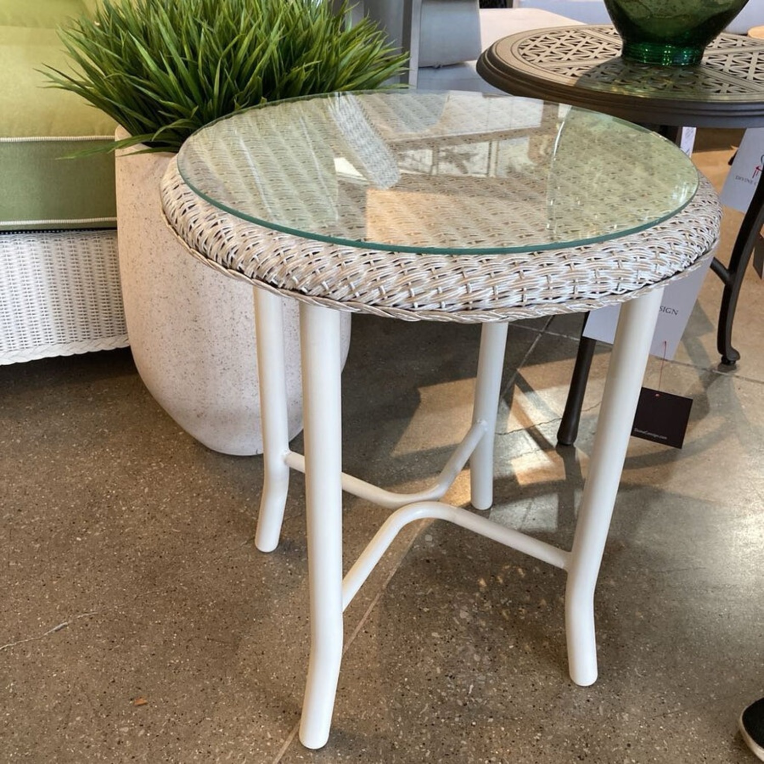 Lloyd Flanders Heirloom Round End Table - image-2