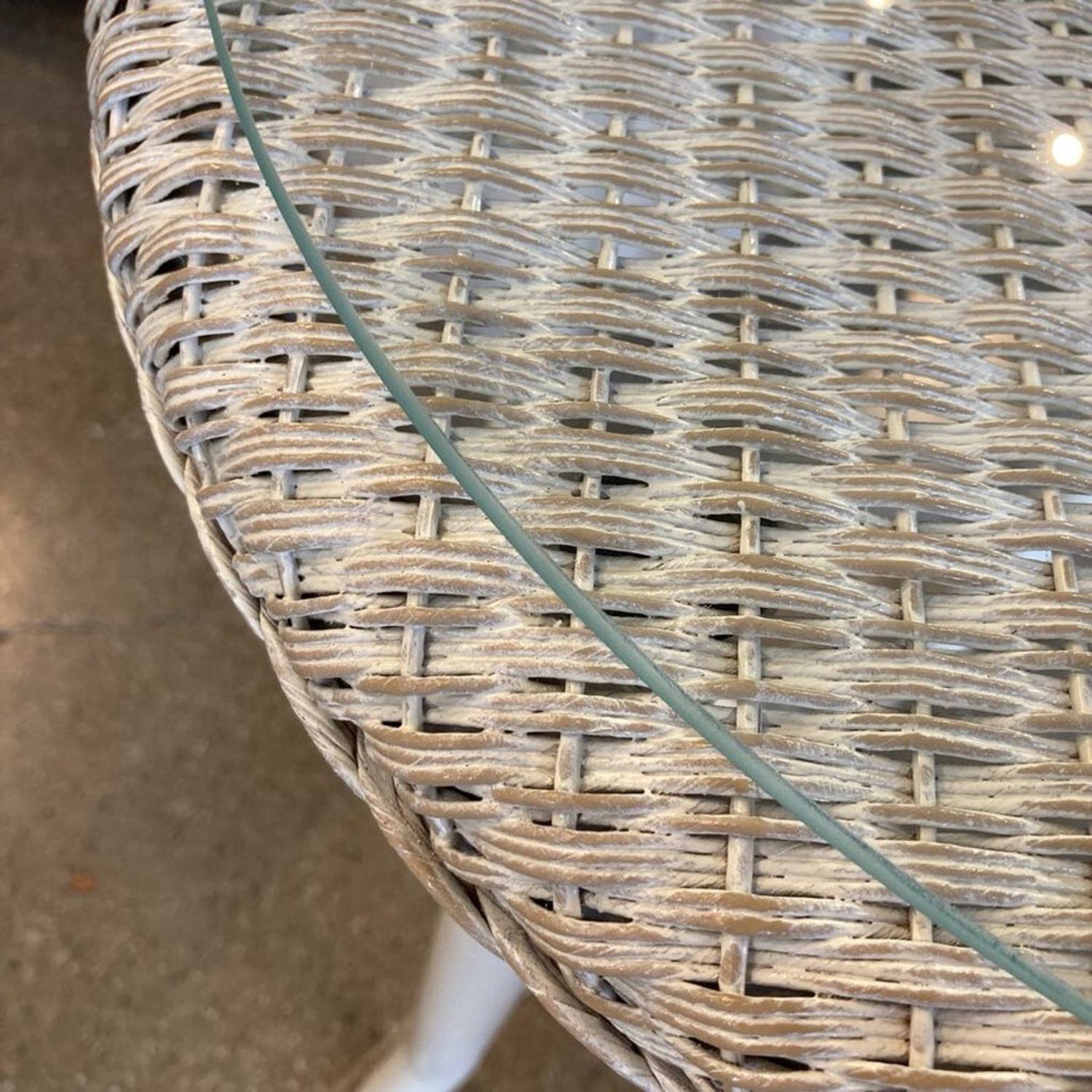 Lloyd Flanders Heirloom Round End Table - image-5