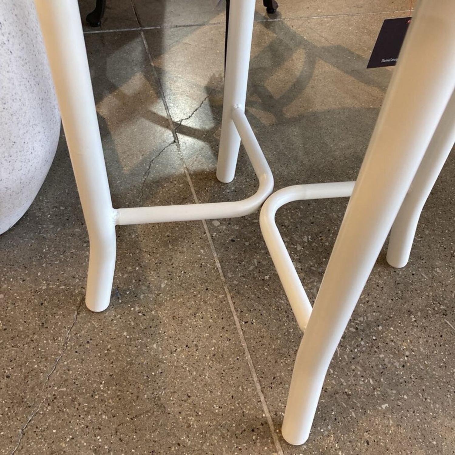 Lloyd Flanders Heirloom Round End Table - image-6