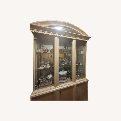 Used Large Showcase for sale on AptDeco
