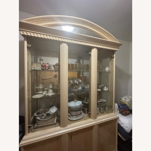 Used Large Showcase for sale on AptDeco