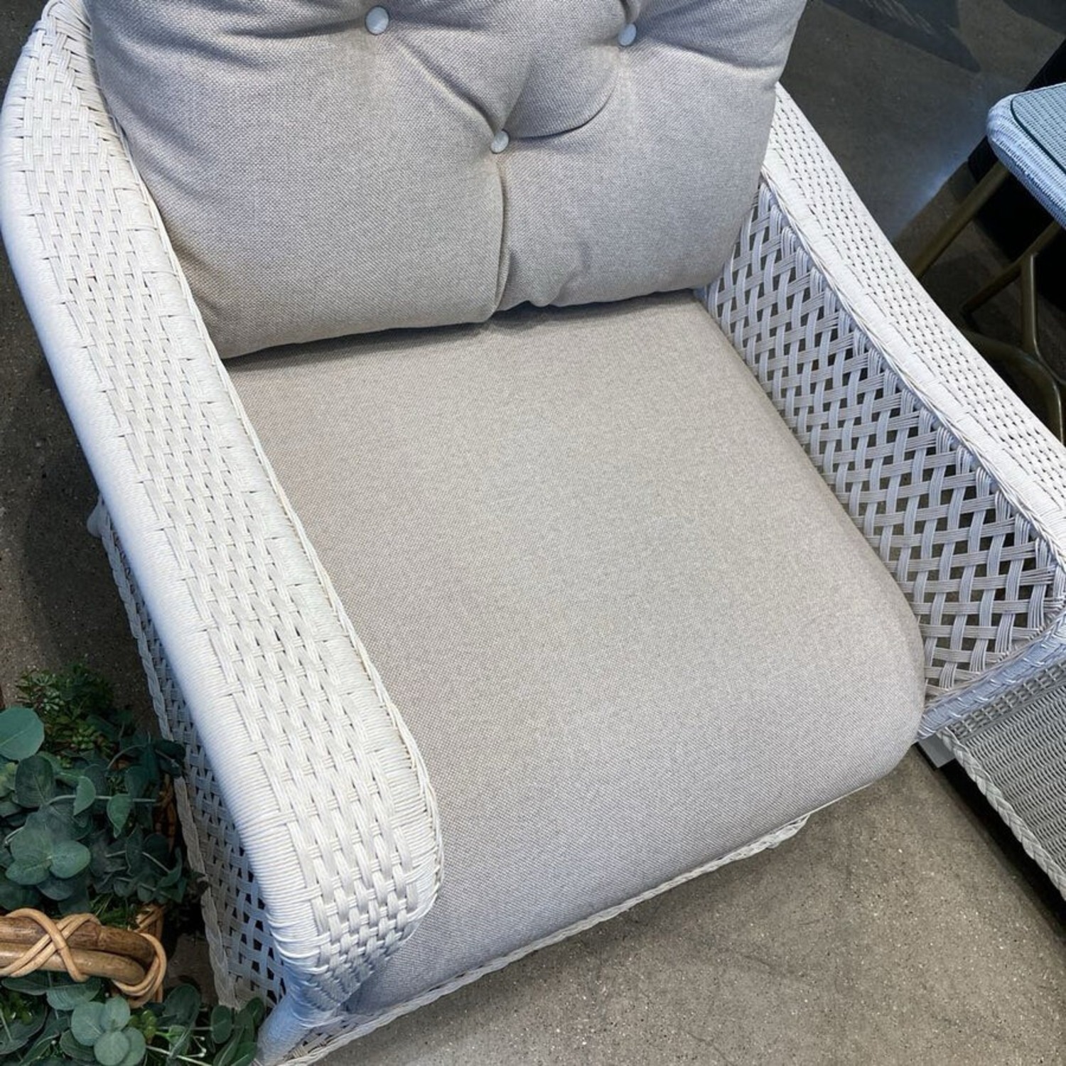 Lloyd Flanders Grand Traverse Lounge Chair  - image-5