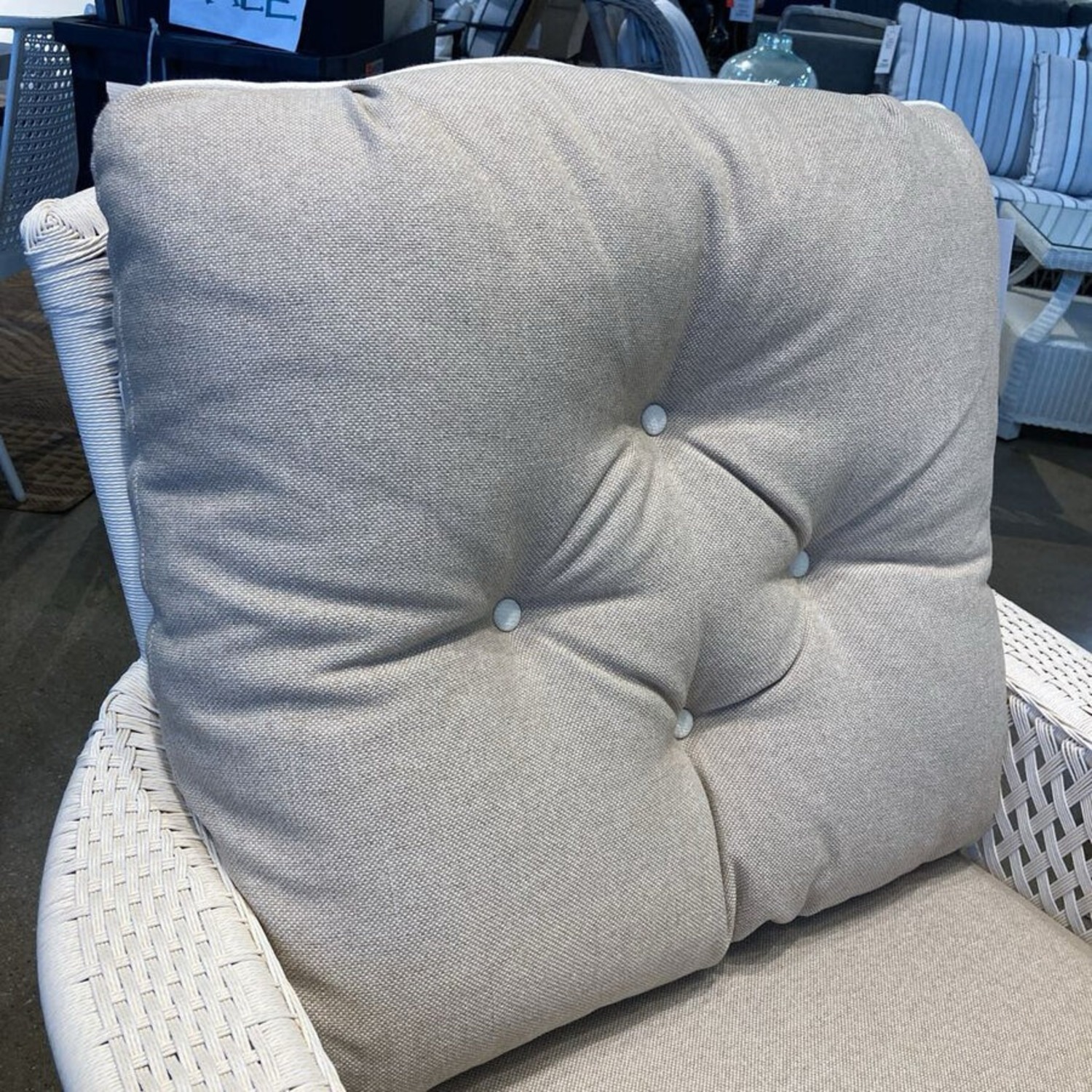 Lloyd Flanders Grand Traverse Lounge Chair  - image-4