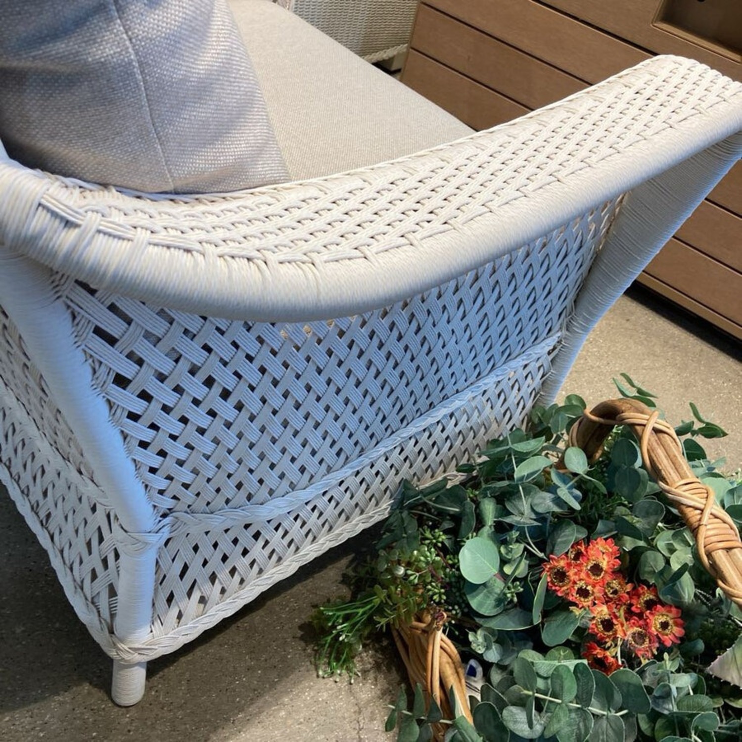 Lloyd Flanders Grand Traverse Lounge Chair  - image-9