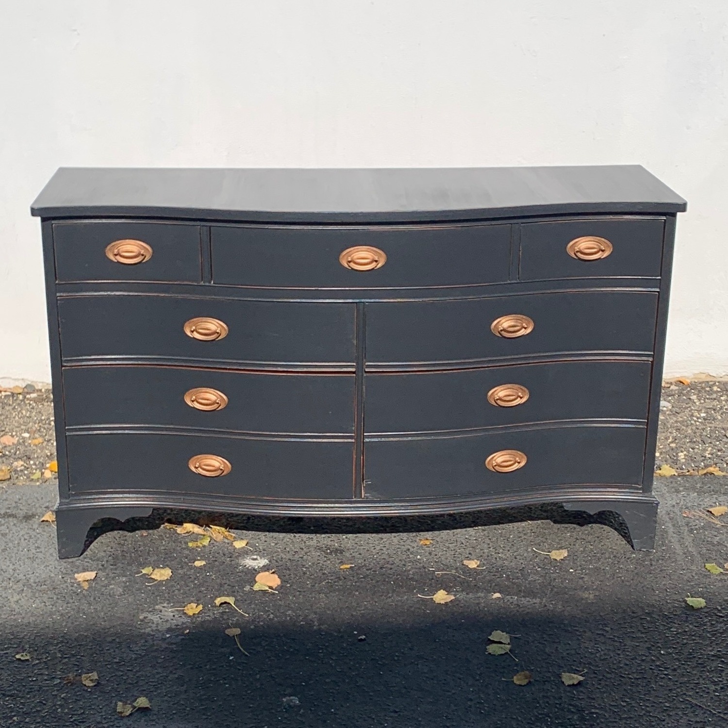Hepplewhite Lowboy Dresser in Black - image-8