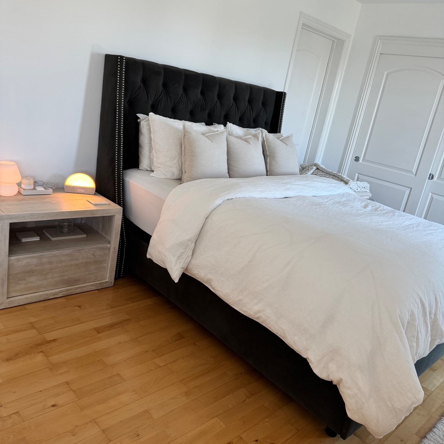 Skyline Furniture Arlette Upholstered Wingback Bed - image-1