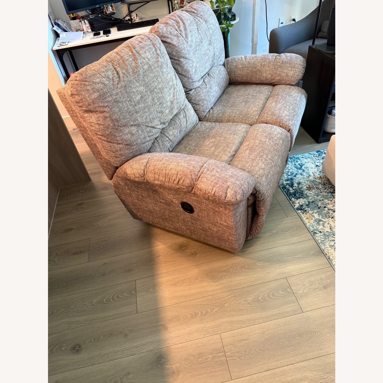 La-Z-Boy Hayes Loveseat - image-3