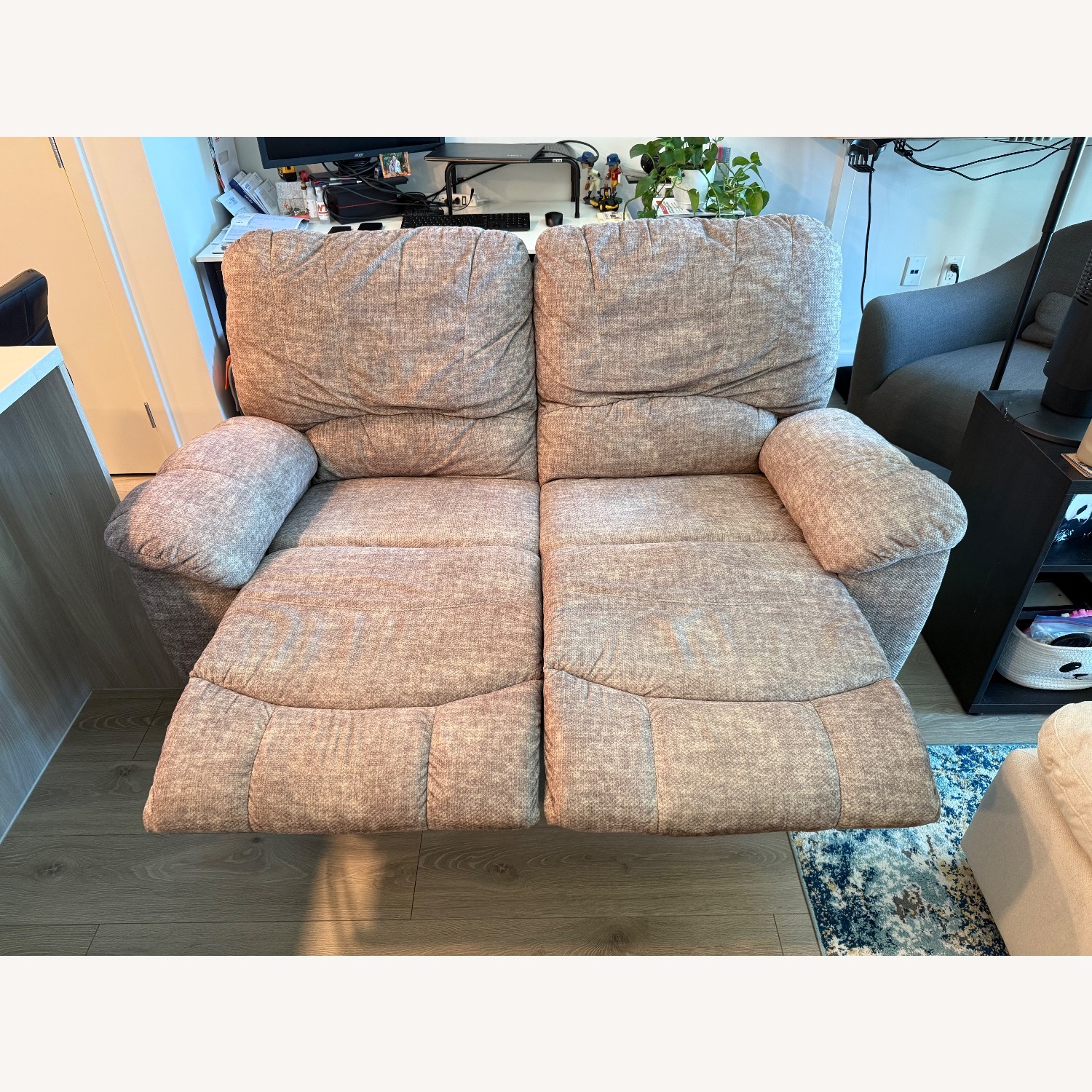 La-Z-Boy Hayes Loveseat - image-2