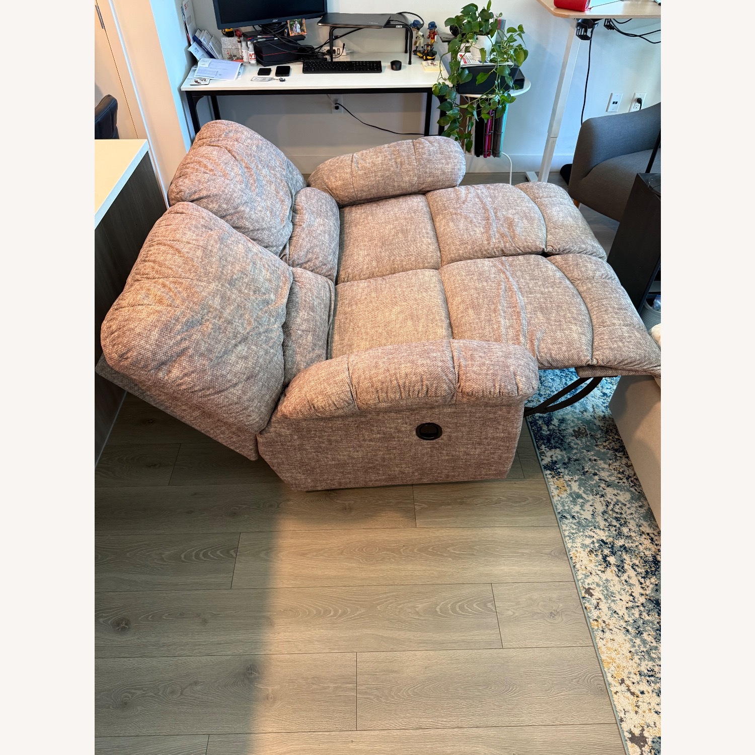 La-Z-Boy Hayes Loveseat - image-6