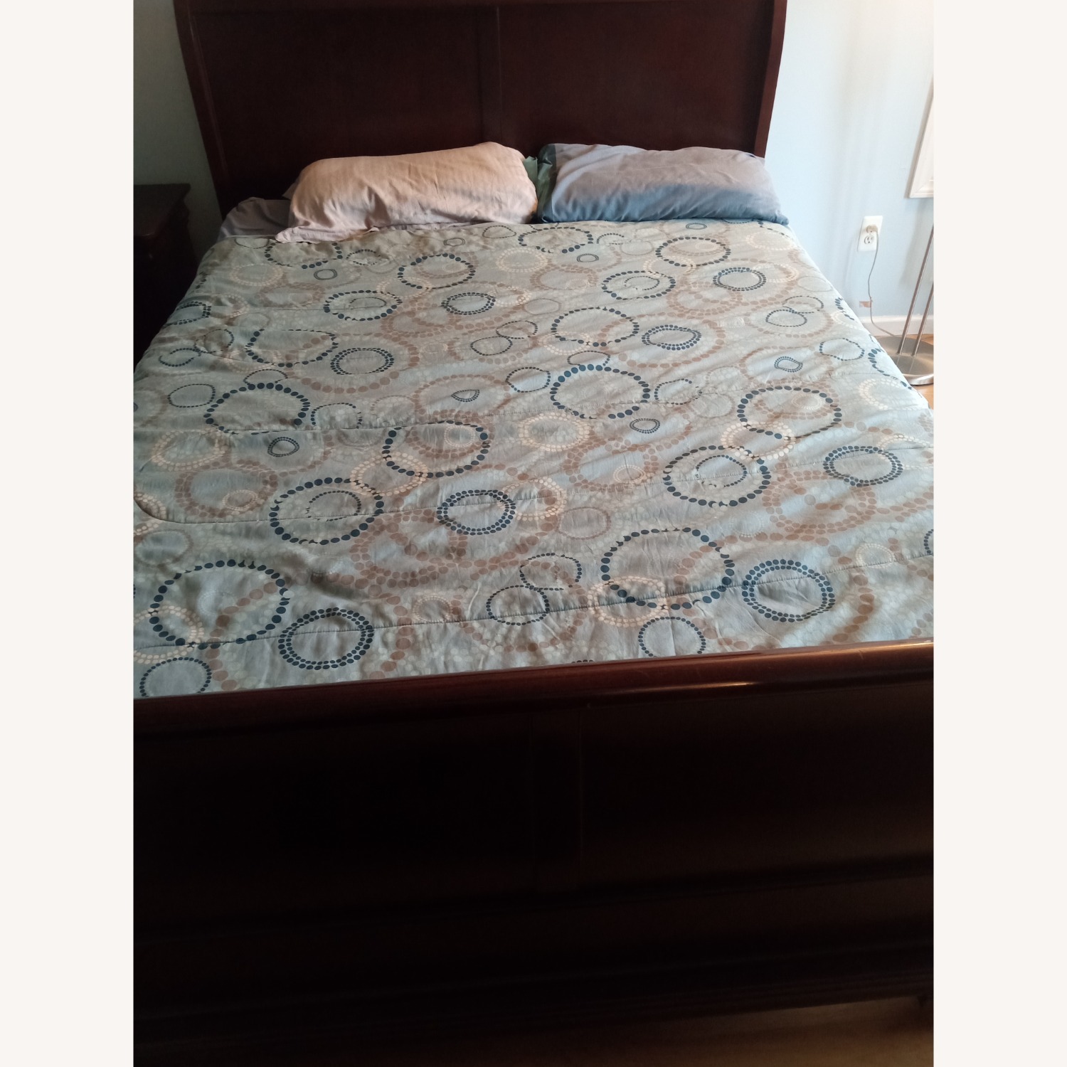 Dark Brown Wood Queen Bed - image-3