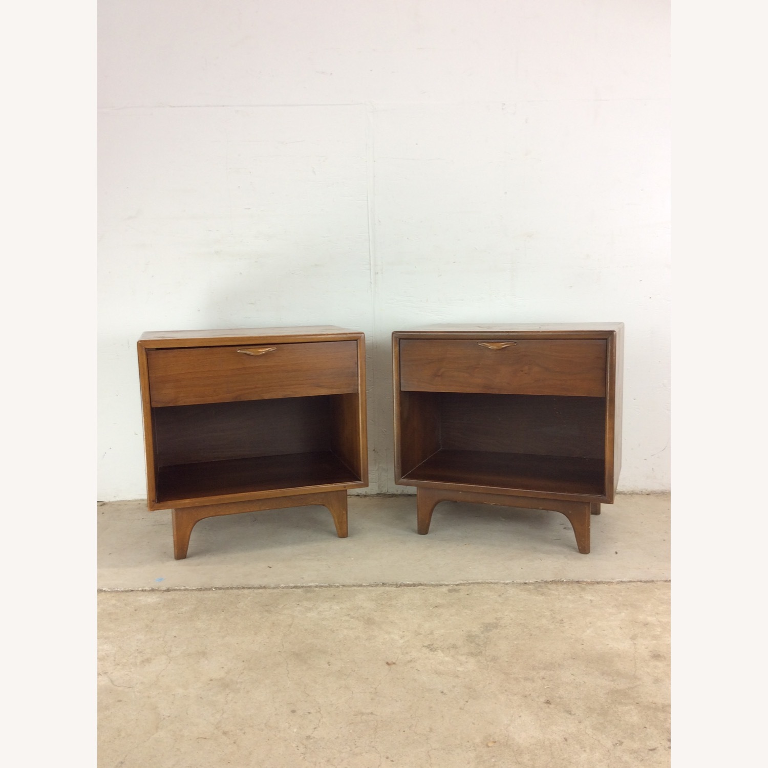 Mid Century Pair of Nightstands by Lane Furniture - image-2