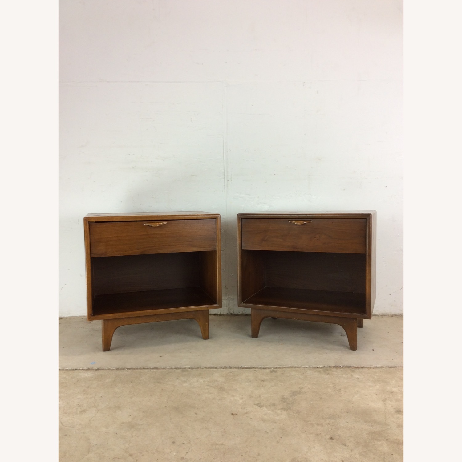 Mid Century Pair of Nightstands by Lane Furniture - image-3