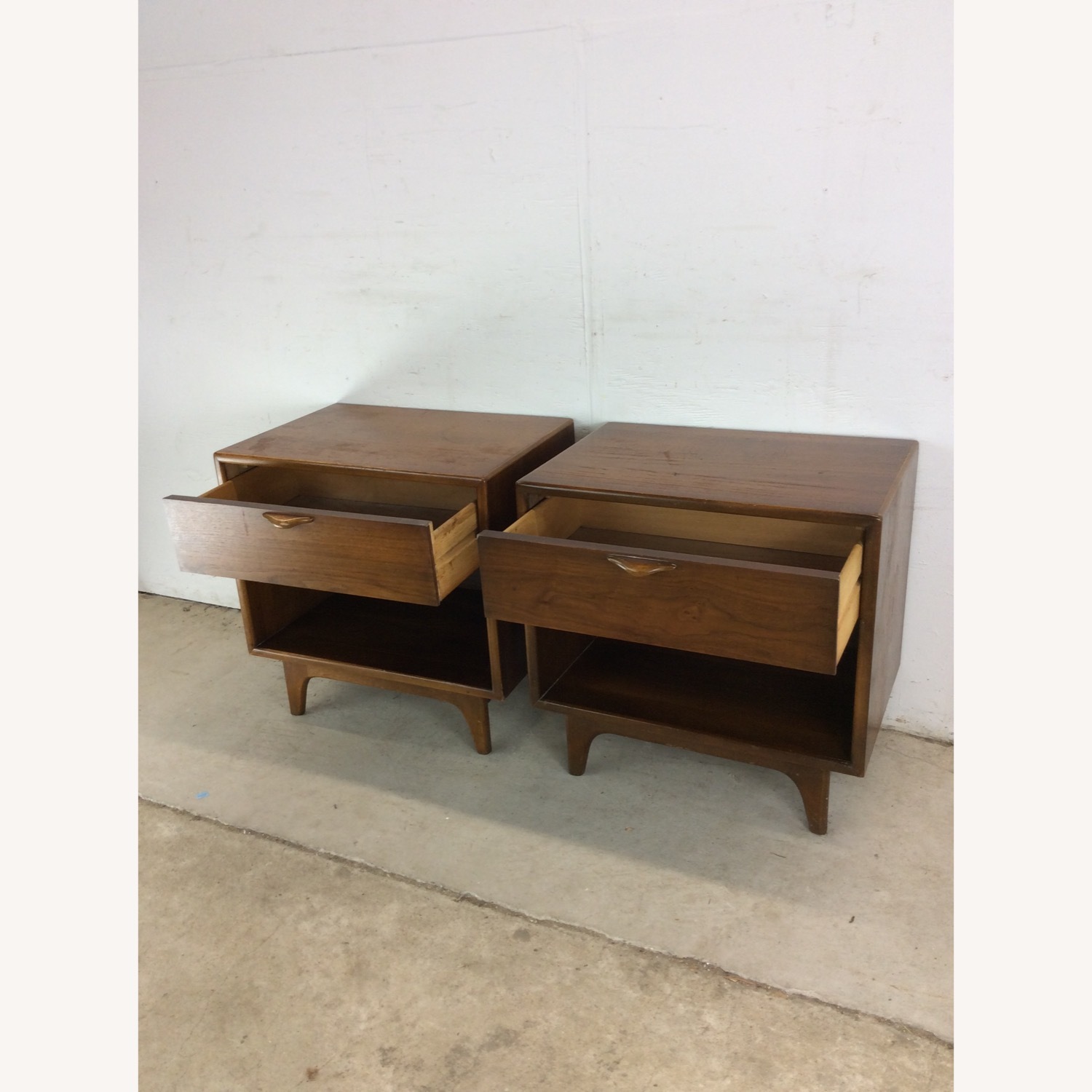 Mid Century Pair of Nightstands by Lane Furniture - image-14