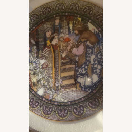 Used Scarlet Flower  #4 Russian Decirative Plate for sale on AptDeco