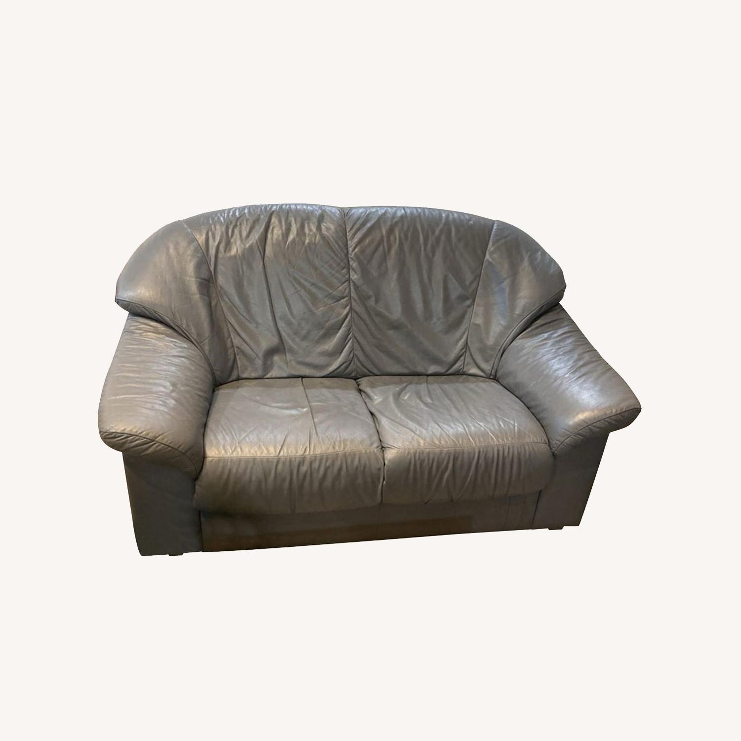 Transitional Leather 2-Seat Love Seat - image-0