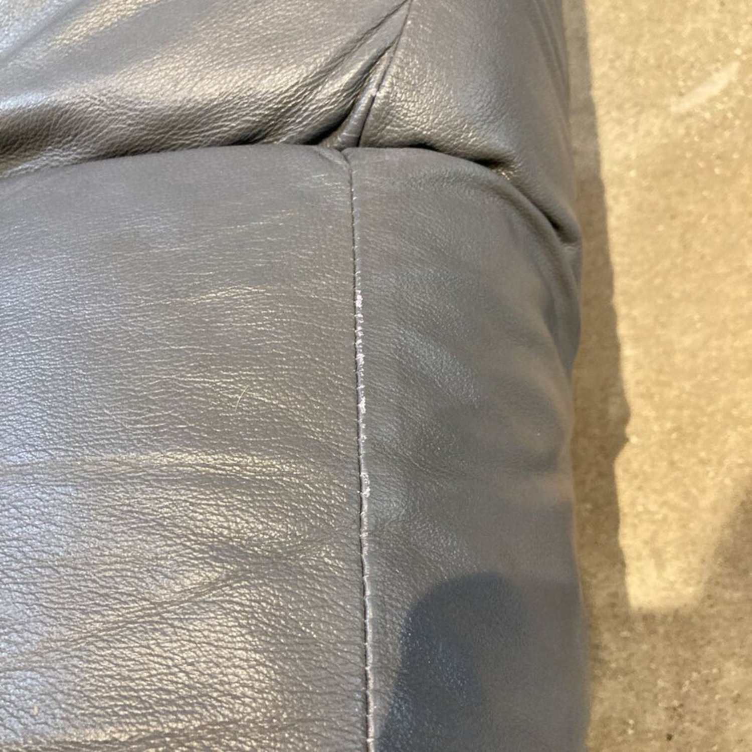 Transitional Leather 2-Seat Love Seat - image-12