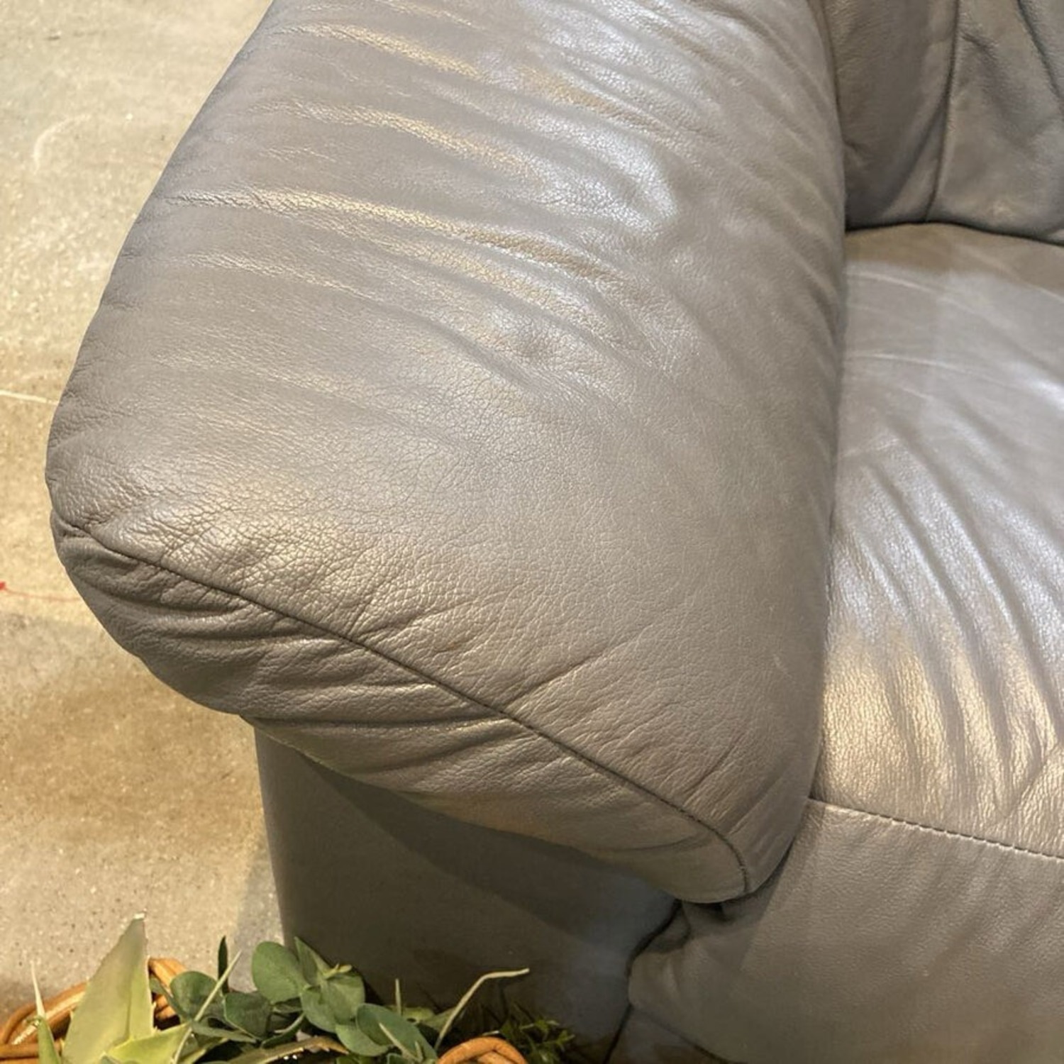 Transitional Leather 2-Seat Love Seat - image-6