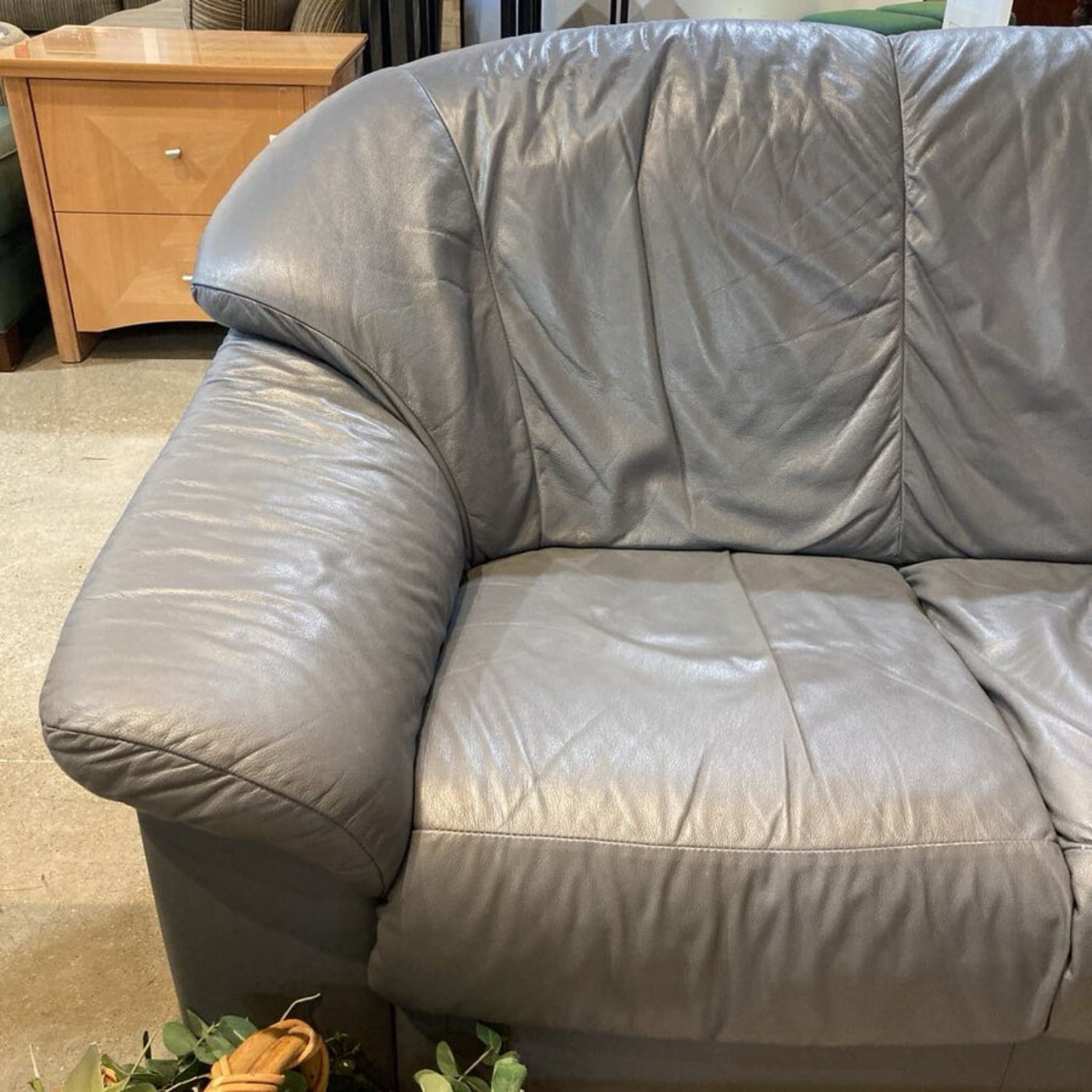 Transitional Leather 2-Seat Love Seat - image-5