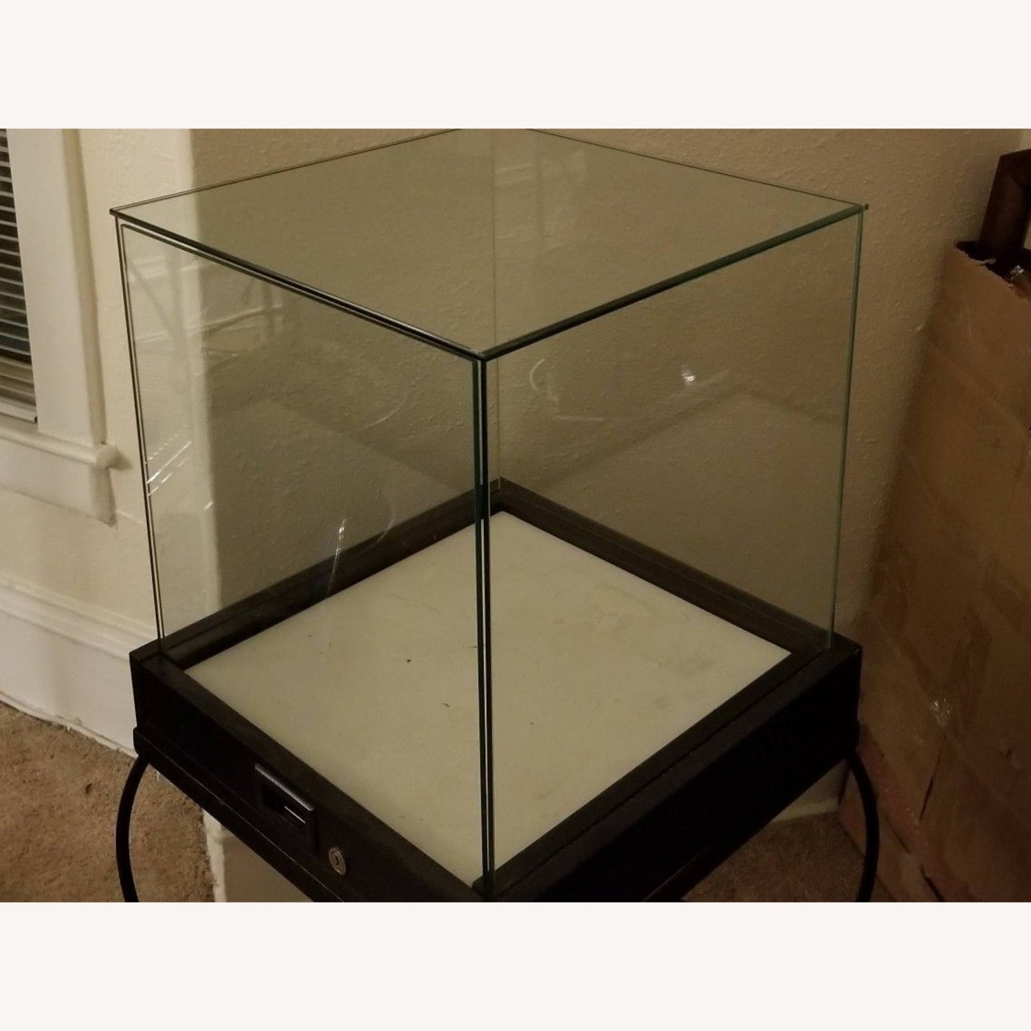 Glass Display Vitrine - image-1