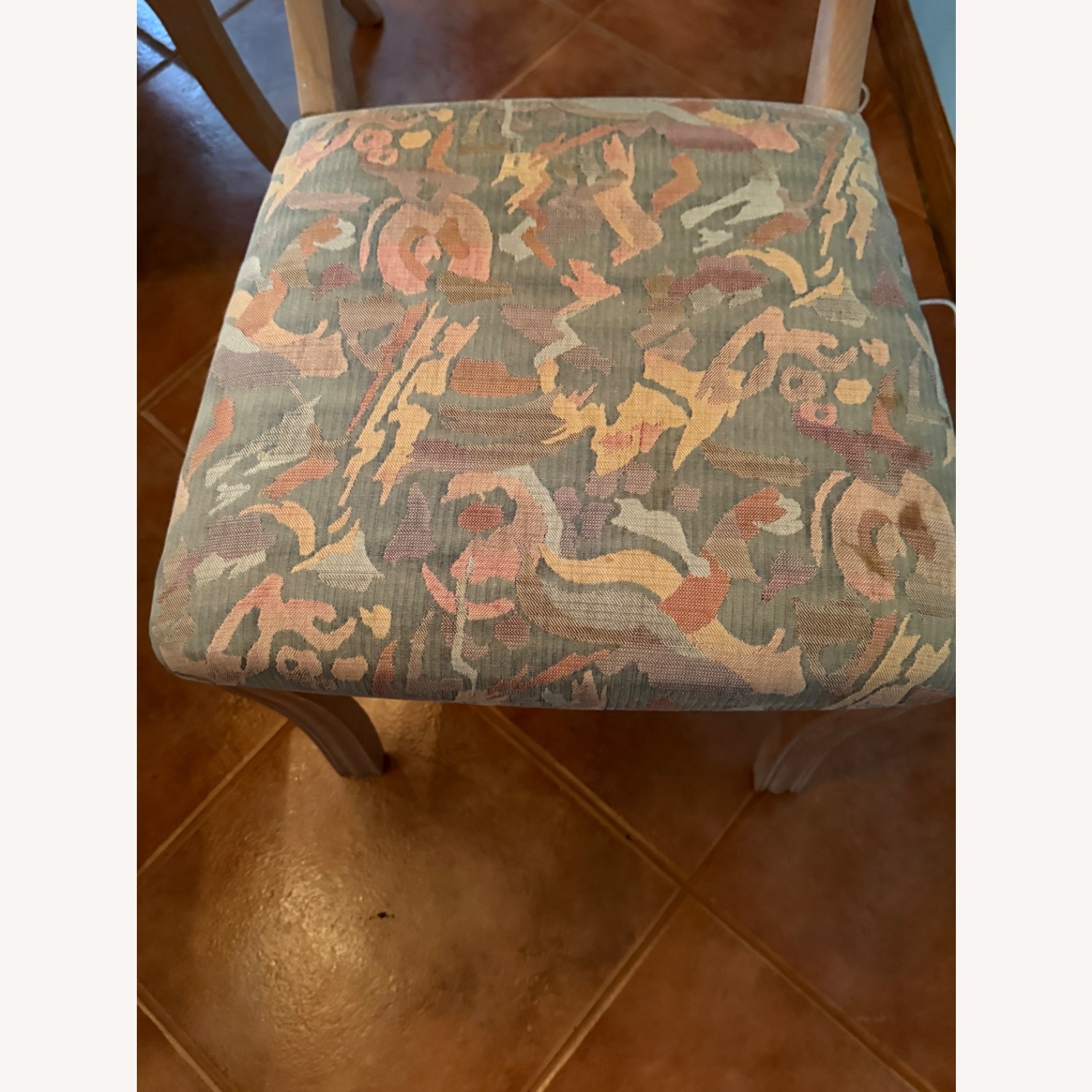 Traditional Dining Table and Chairs - image-3