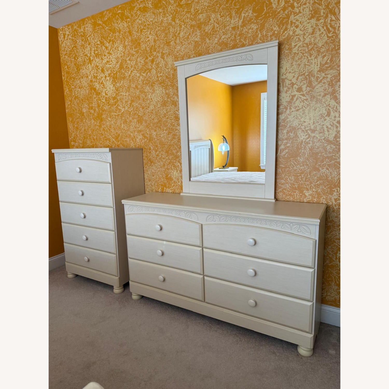 Ashley Furniture Cottage Retreat Dresser With Mirror - image-2