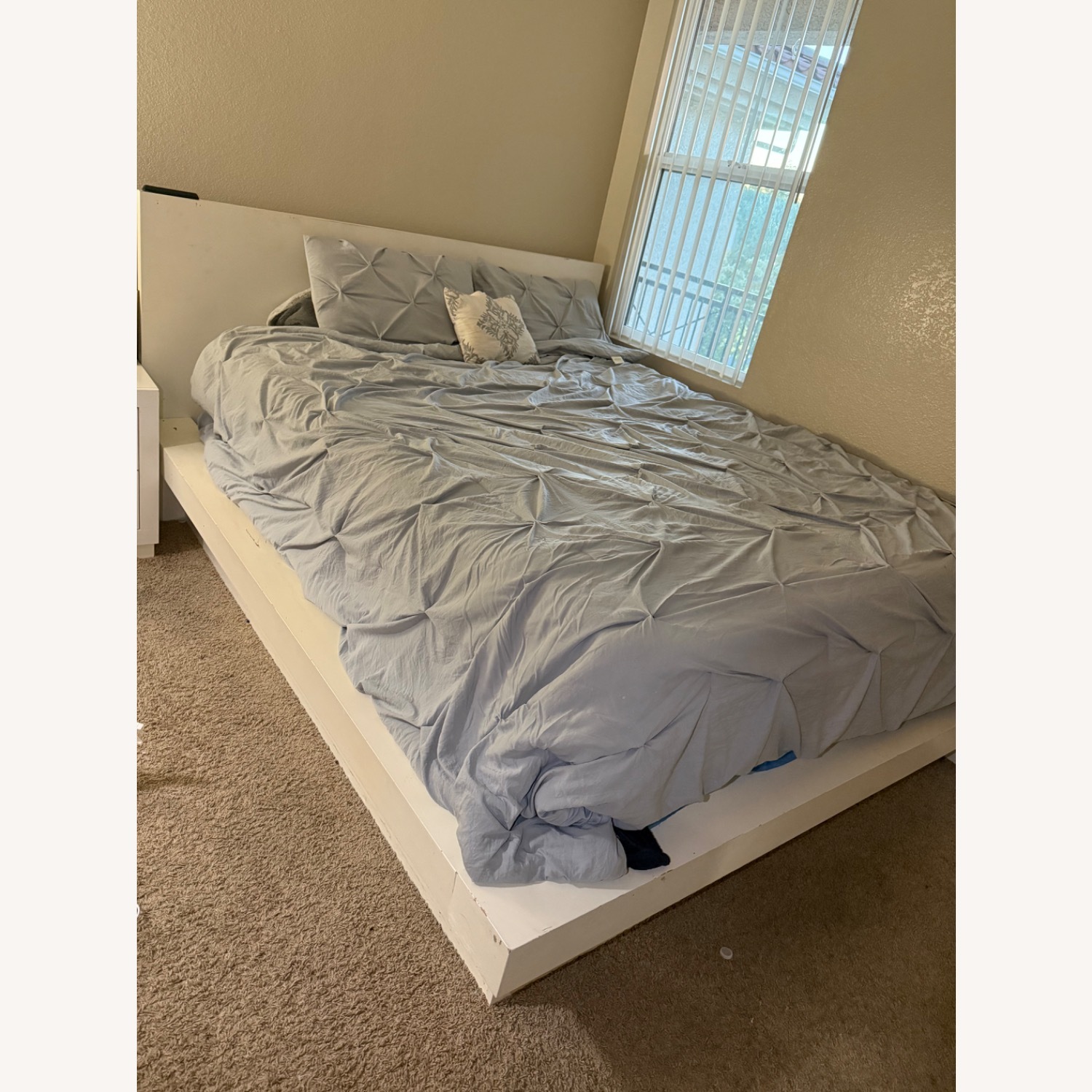 White Wood Queen Bed - image-3