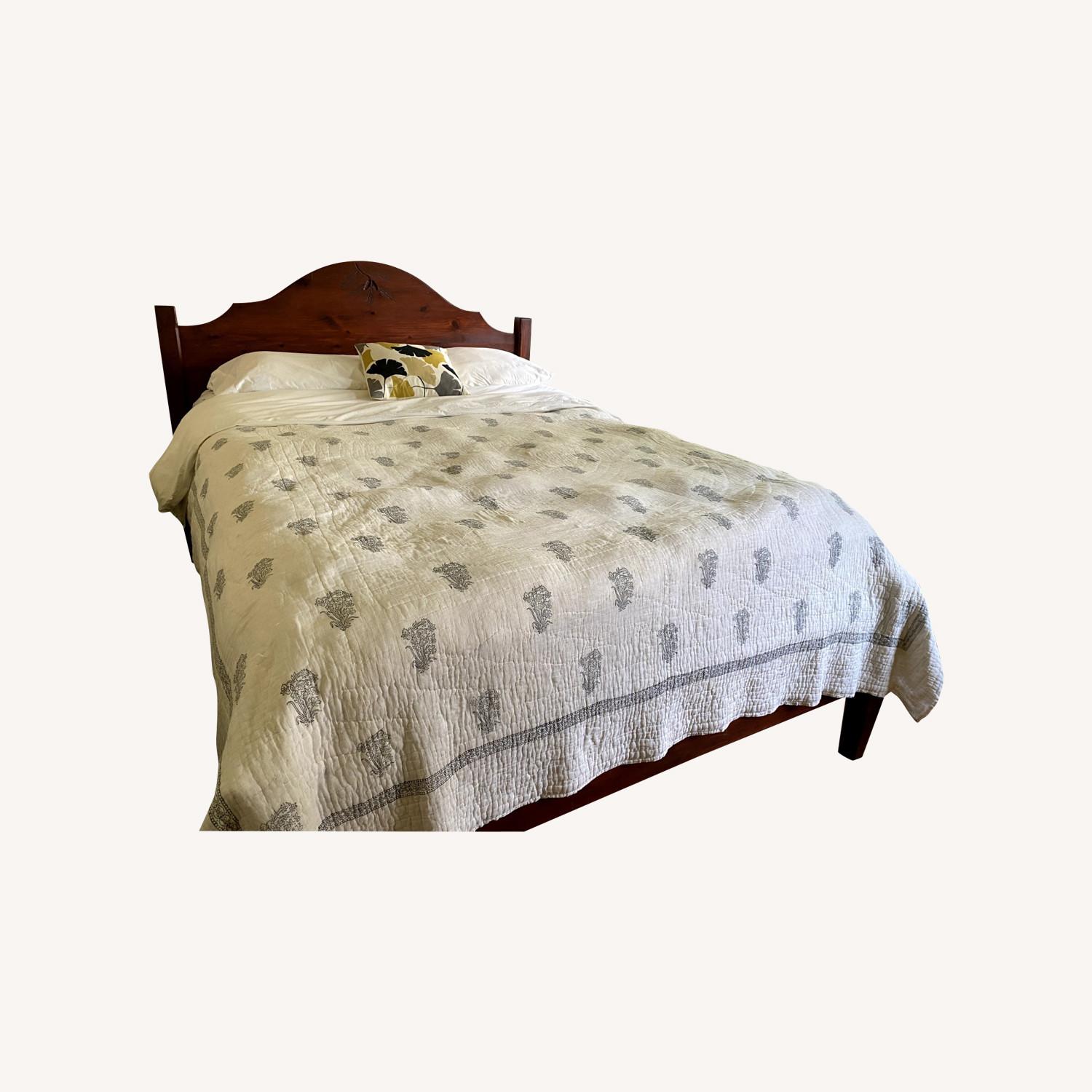 Pine Lodge Chestnut Queen Bed - image-0